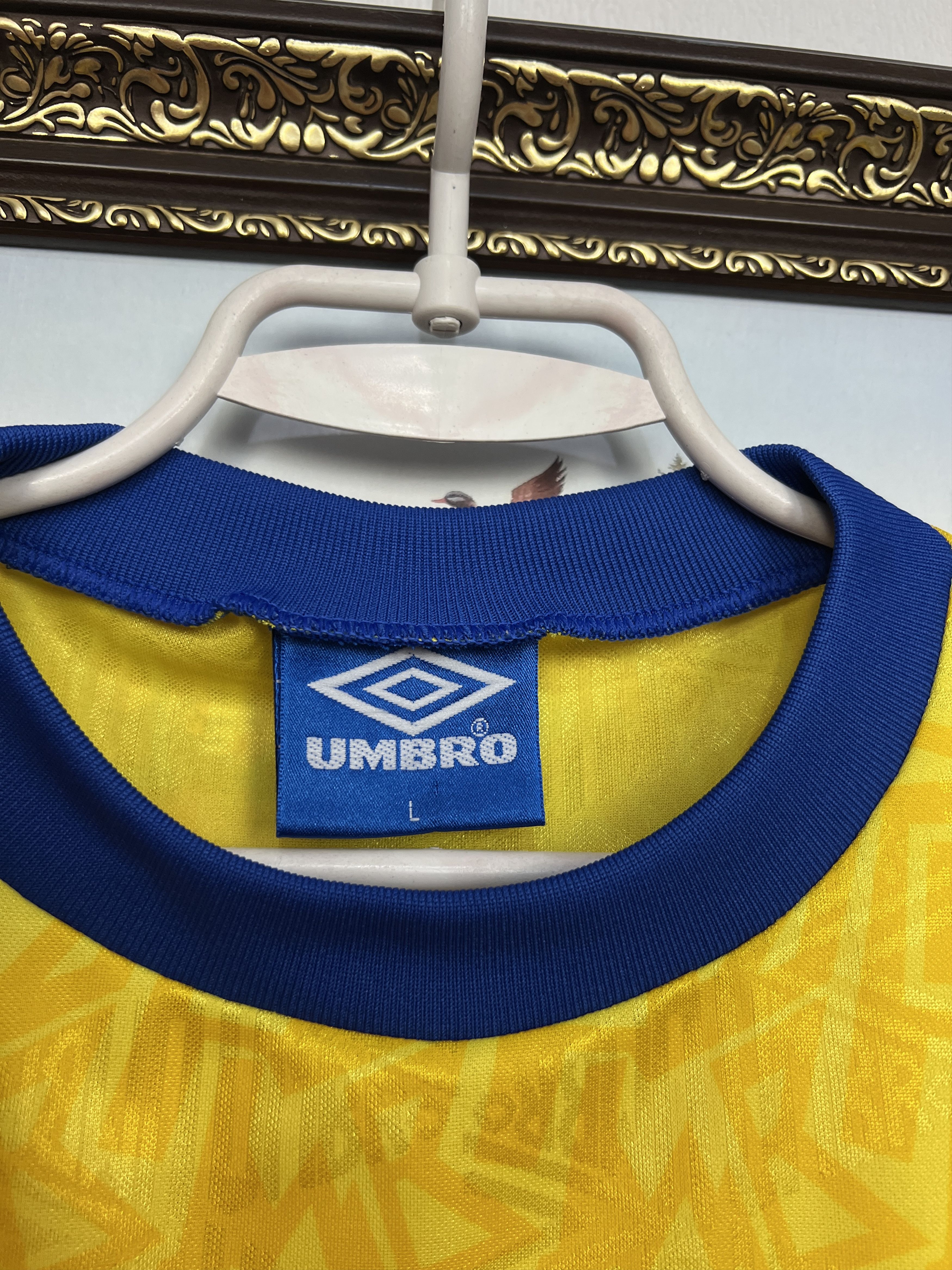Umbro Vintage Leeds United Football Template Shirt Soccer Jersey Size US L / EU 52-54 / 3 - 5 Thumbnail