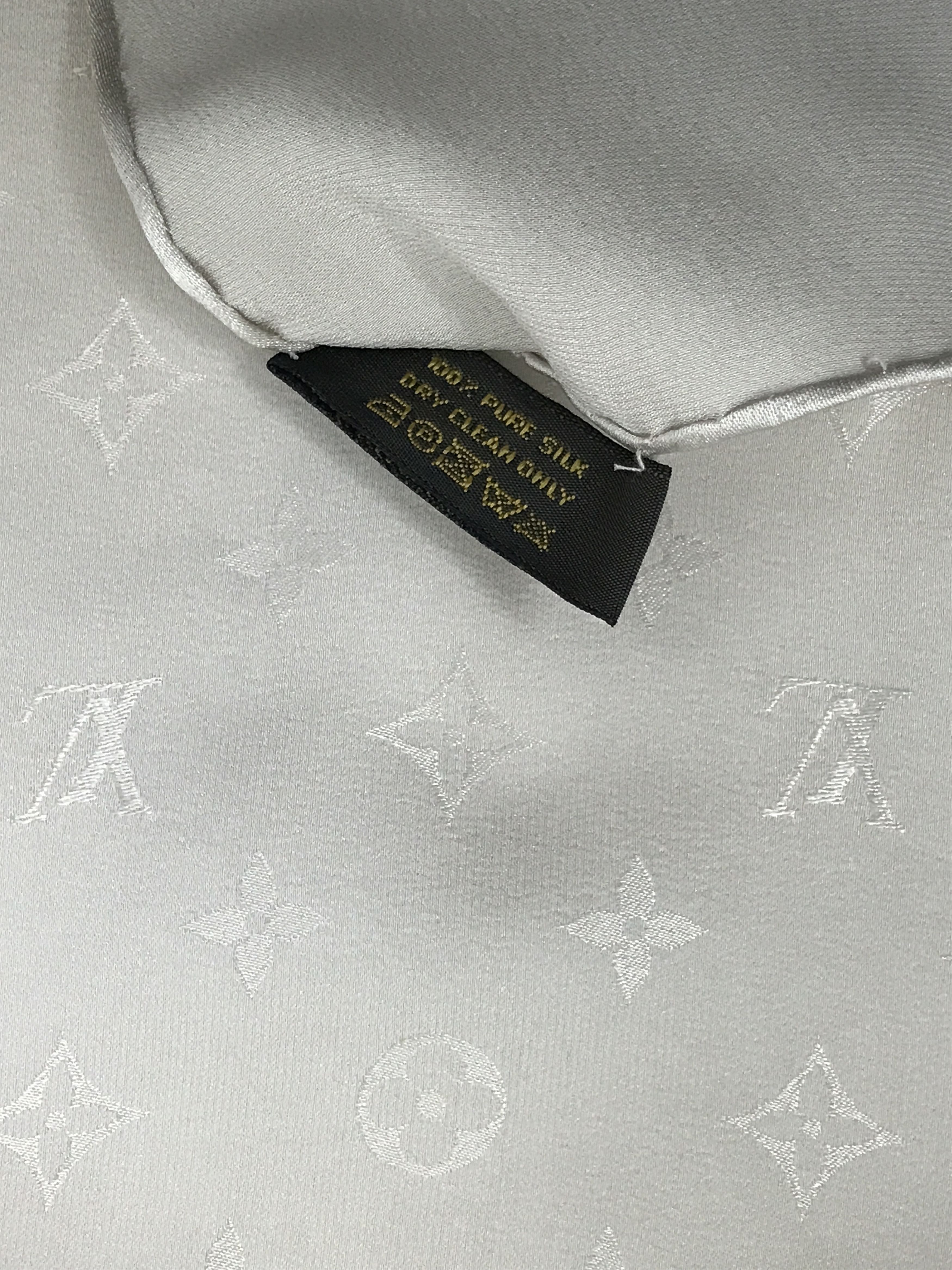 Louis Vuitton Louis Vuitton Monogram Silk Scarf Size ONE SIZE - 9 Thumbnail