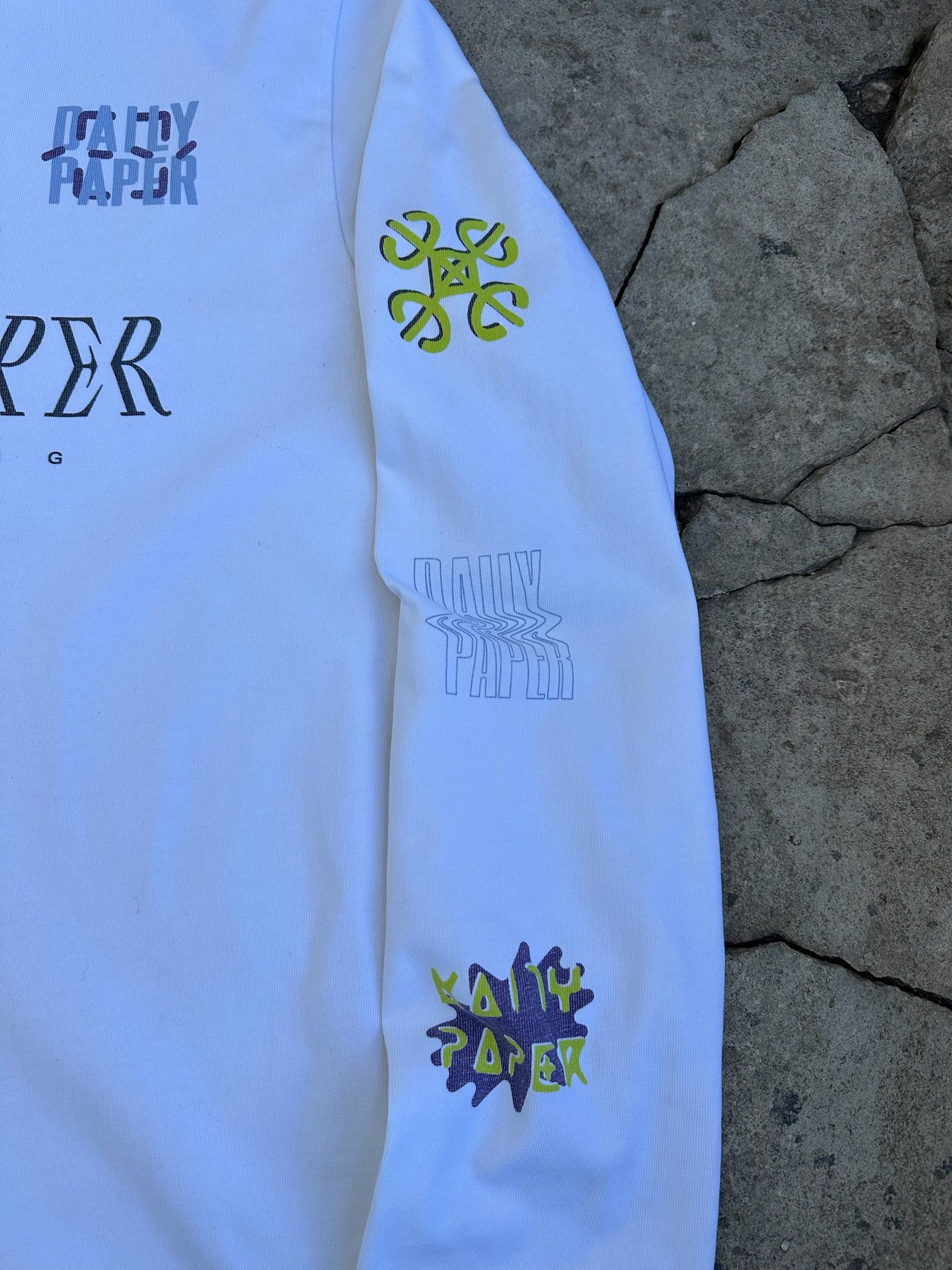Daily Paper Daily Paper Racing Longsleeve Headlines Lagos T-shirt Y2k Size US S / EU 44-46 / 1 - 8 Thumbnail