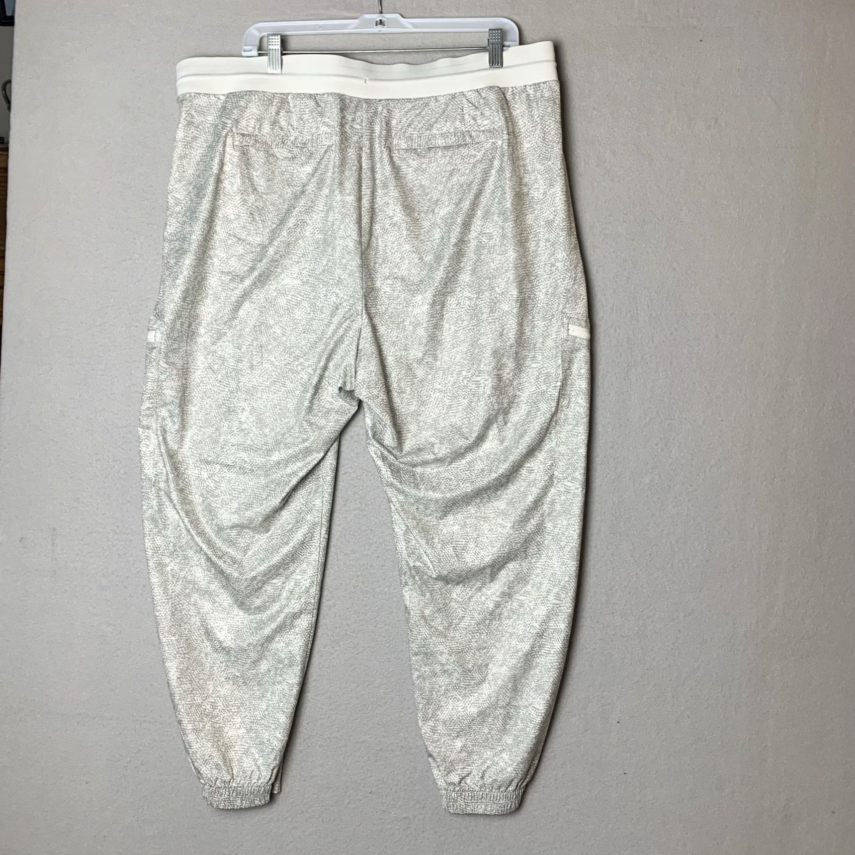 Athleta Athleta Venture Womens Gray Jogger Pants - Athletic Plus Size Size 40" / US 18 - 2 Thumbnail