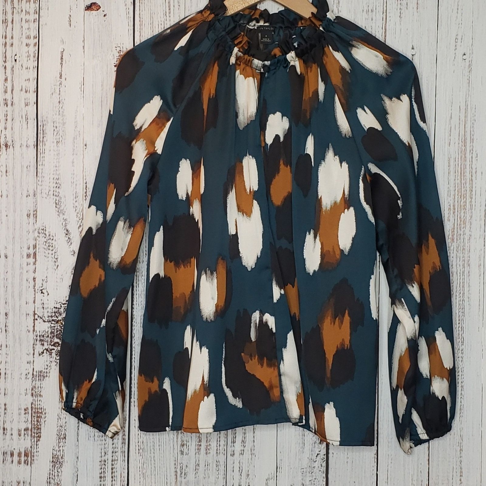 Ann Taylor EUC Ann Taylor Sz S paint brush style top closet staple Size S / US 4 / IT 40 - 6 Thumbnail