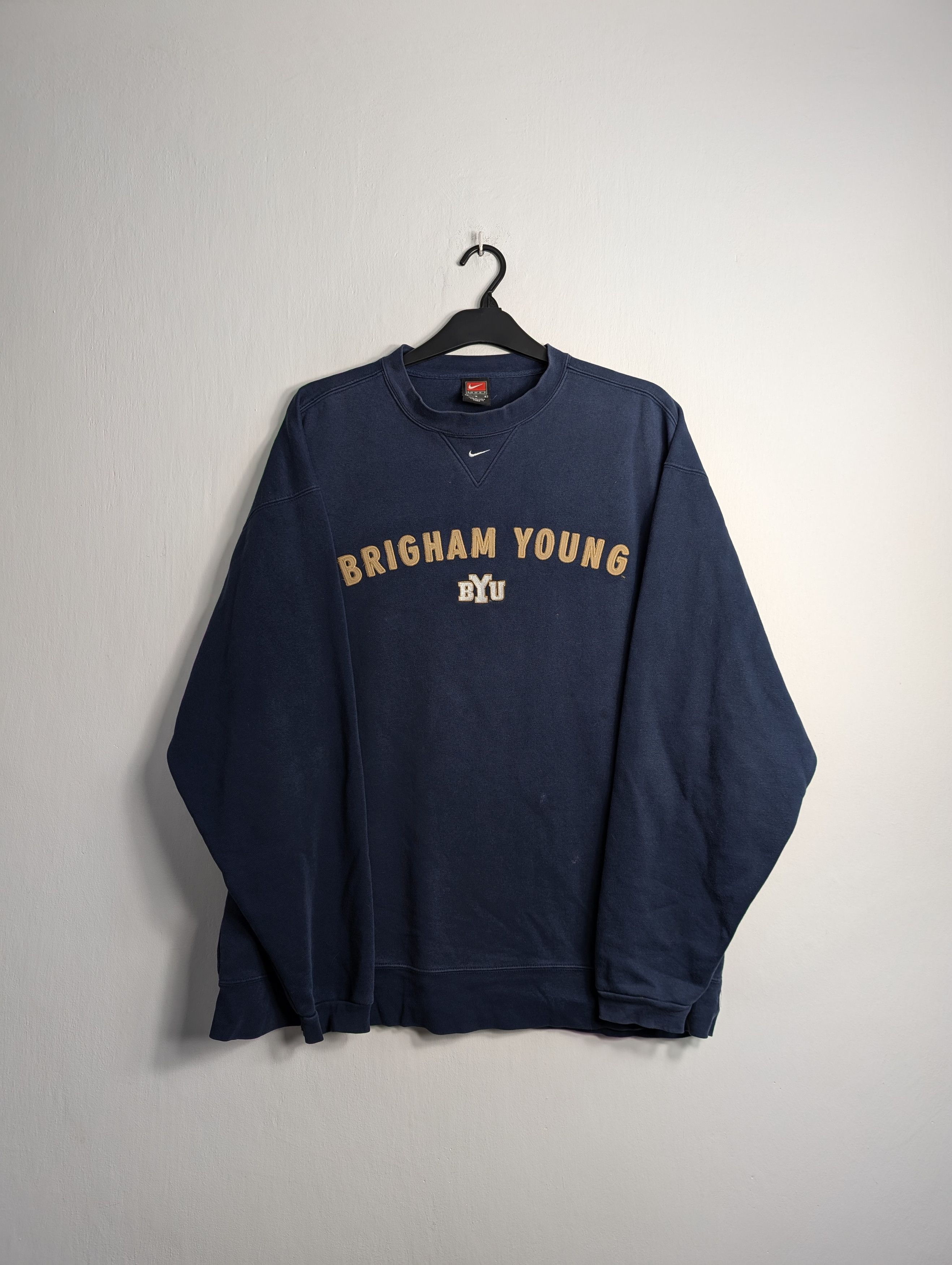 Nike Vintage Nike BYU Brigham Young Sweatshirt Boxy Navy L Size US L / EU 52-54 / 3 - 1 Thumbnail
