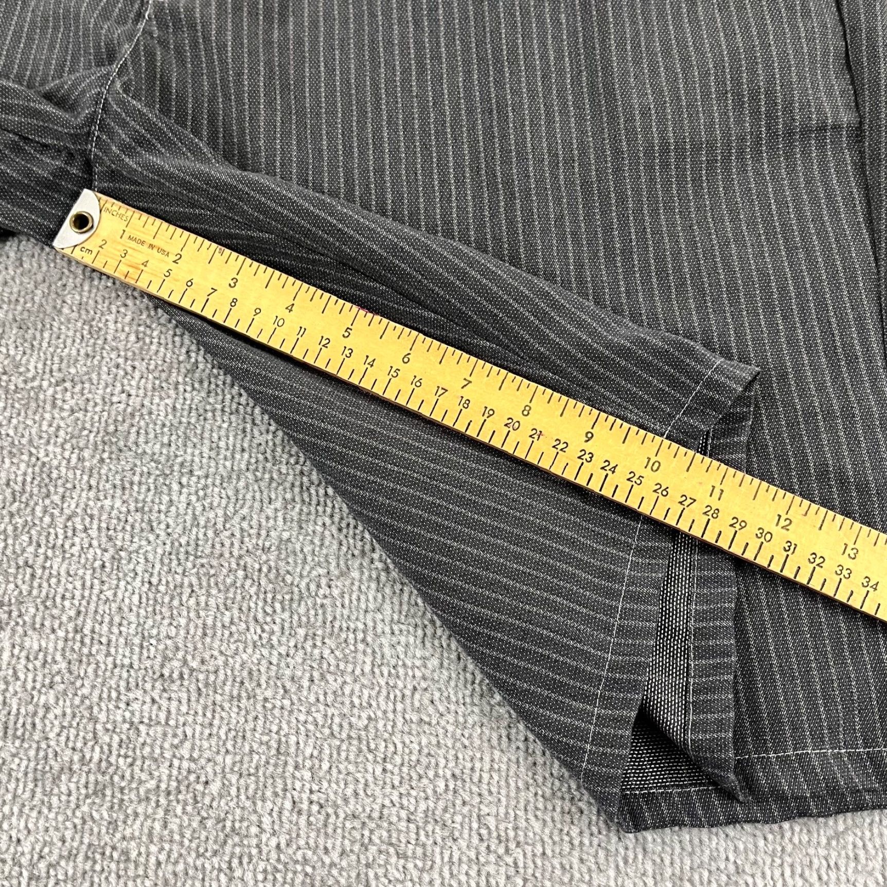 TravisMathew TRAVIS MATHEW Shorts Mens Size 38 x 10.5" Gray Striped Golf Khakis Casual Blend Shirt? Size US 38 / EU 54 - 6 Thumbnail