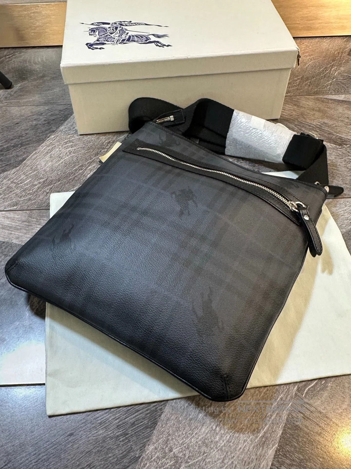 Burberry Burberry Classic Knight Check Messenger Bag. Size ONE SIZE - 5 Thumbnail
