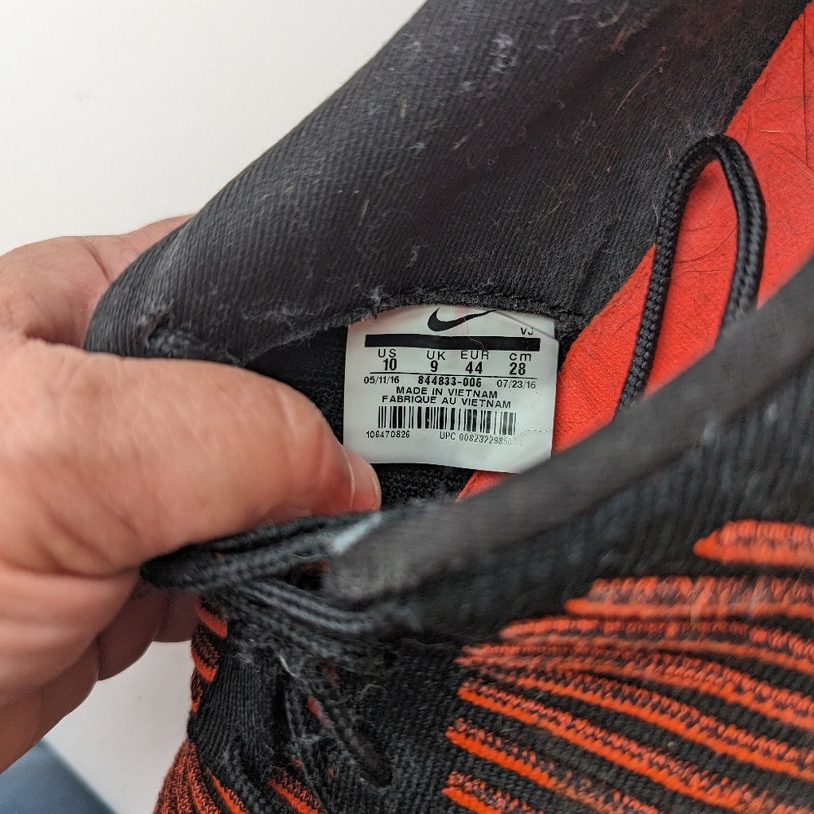 Nike Nike Roshe Flyknit " Black Bright Crimson" - 10 Size US 10 / EU 43 - 2 Thumbnail