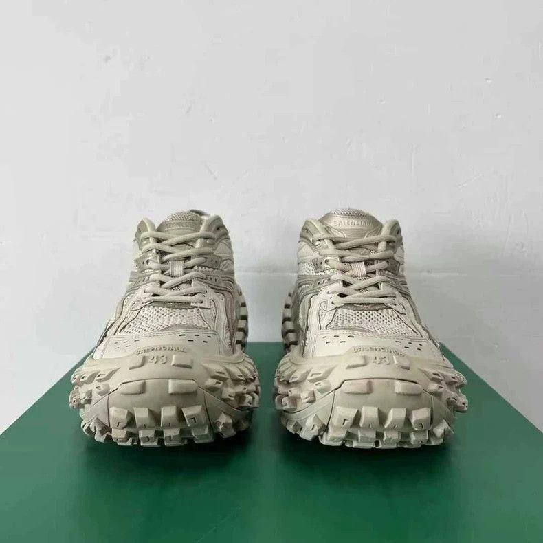 Balenciaga balenciaga tire sneakers size 43-2507 Size US 13 / EU 46 - 2 Thumbnail