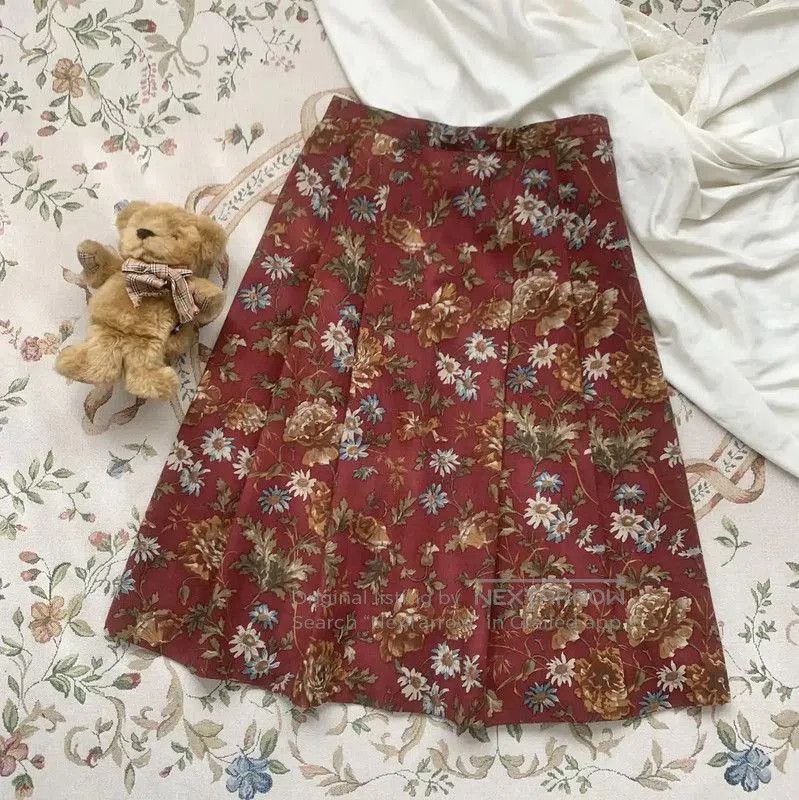 Burberry Burberry Red Floral Wool Skirt. Size 23" - 1 Thumbnail