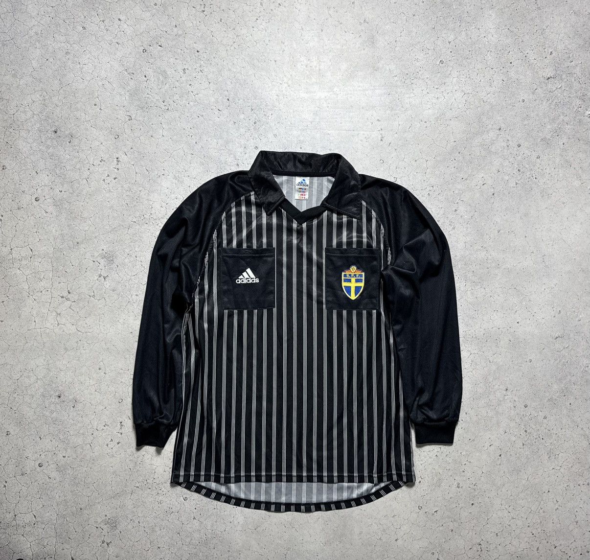 Adidas Adidas Sweden Tee Referee 1999 Soccer Jersey Long Sleeve Size US L / EU 52-54 / 3 - 1 Thumbnail