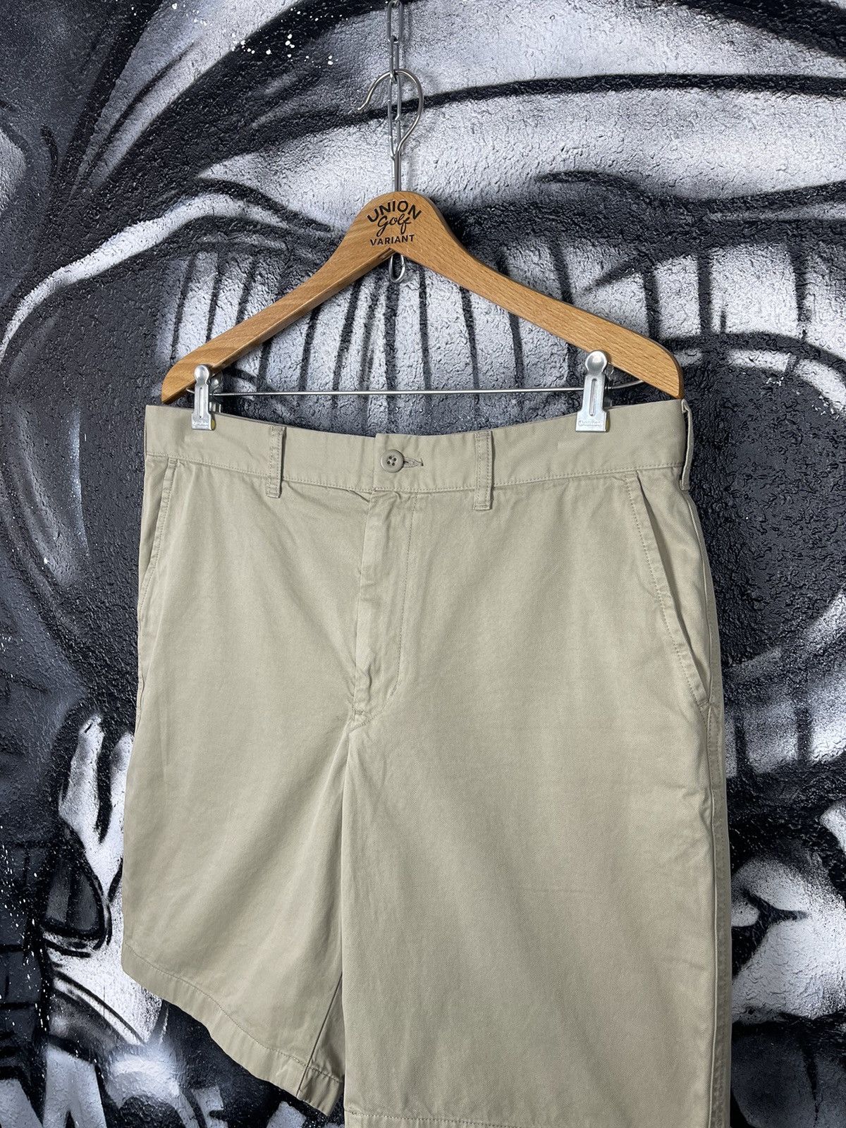Uniqlo Uniqlo Beige Cotton Chino Shorts Men’s Size Large Size US 34 / EU 50 - 5 Thumbnail