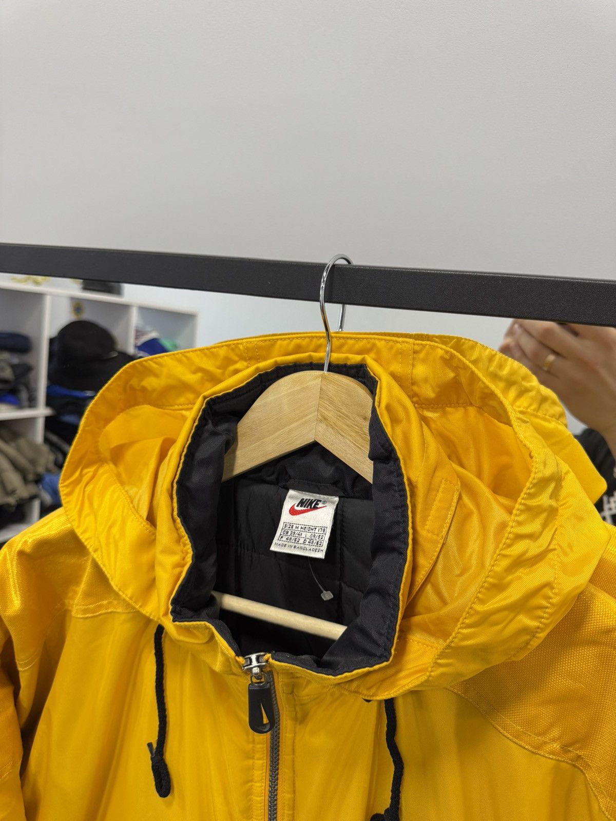 Nike Nike big logo yellow vintage jacket size M-L Size US M / EU 48-50 / 2 - 12 Thumbnail