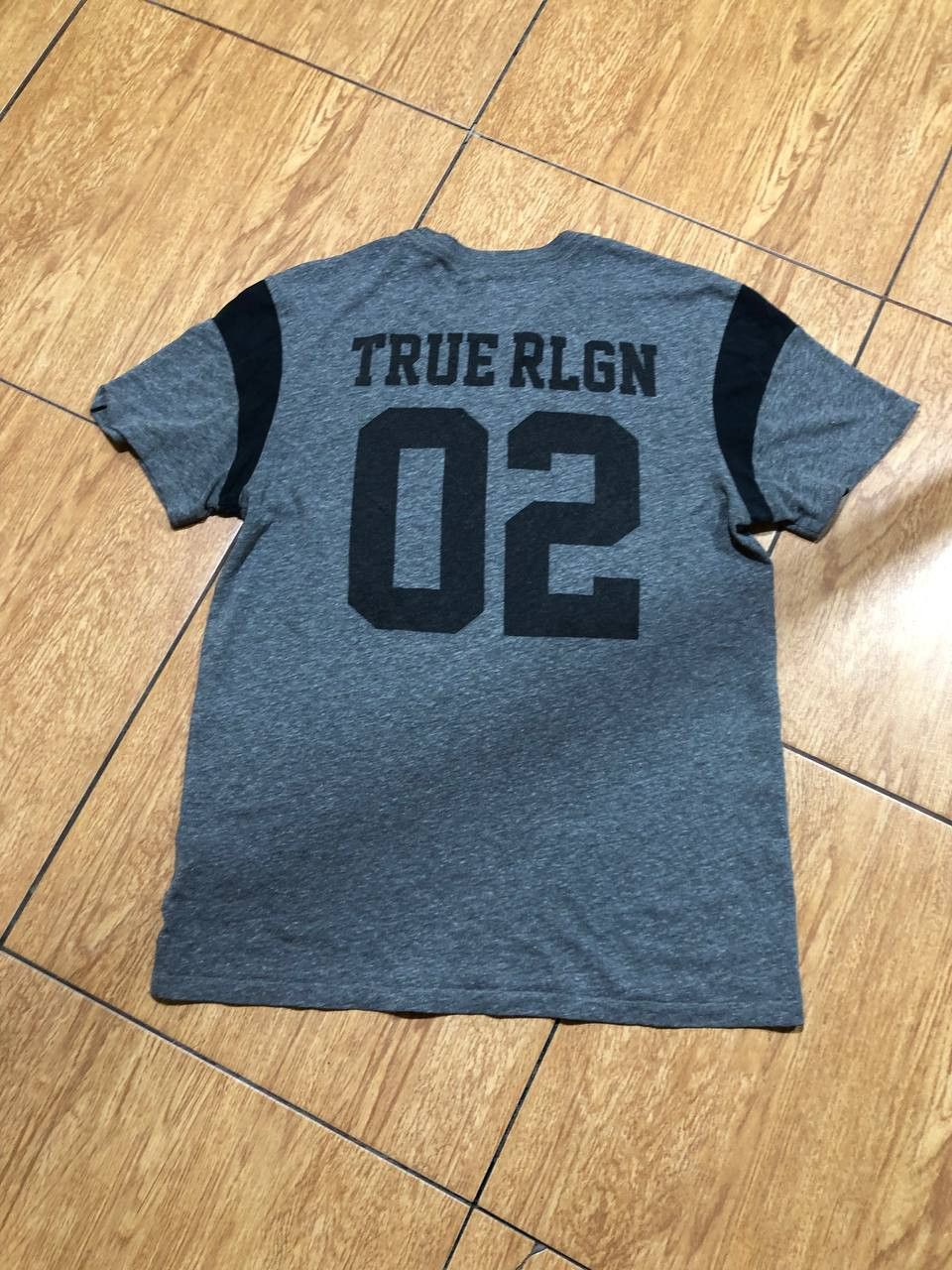 True Religion True Religion Y2K gray T-shirt big print Vintage streetwear Size US M / EU 48-50 / 2 - 14 Thumbnail