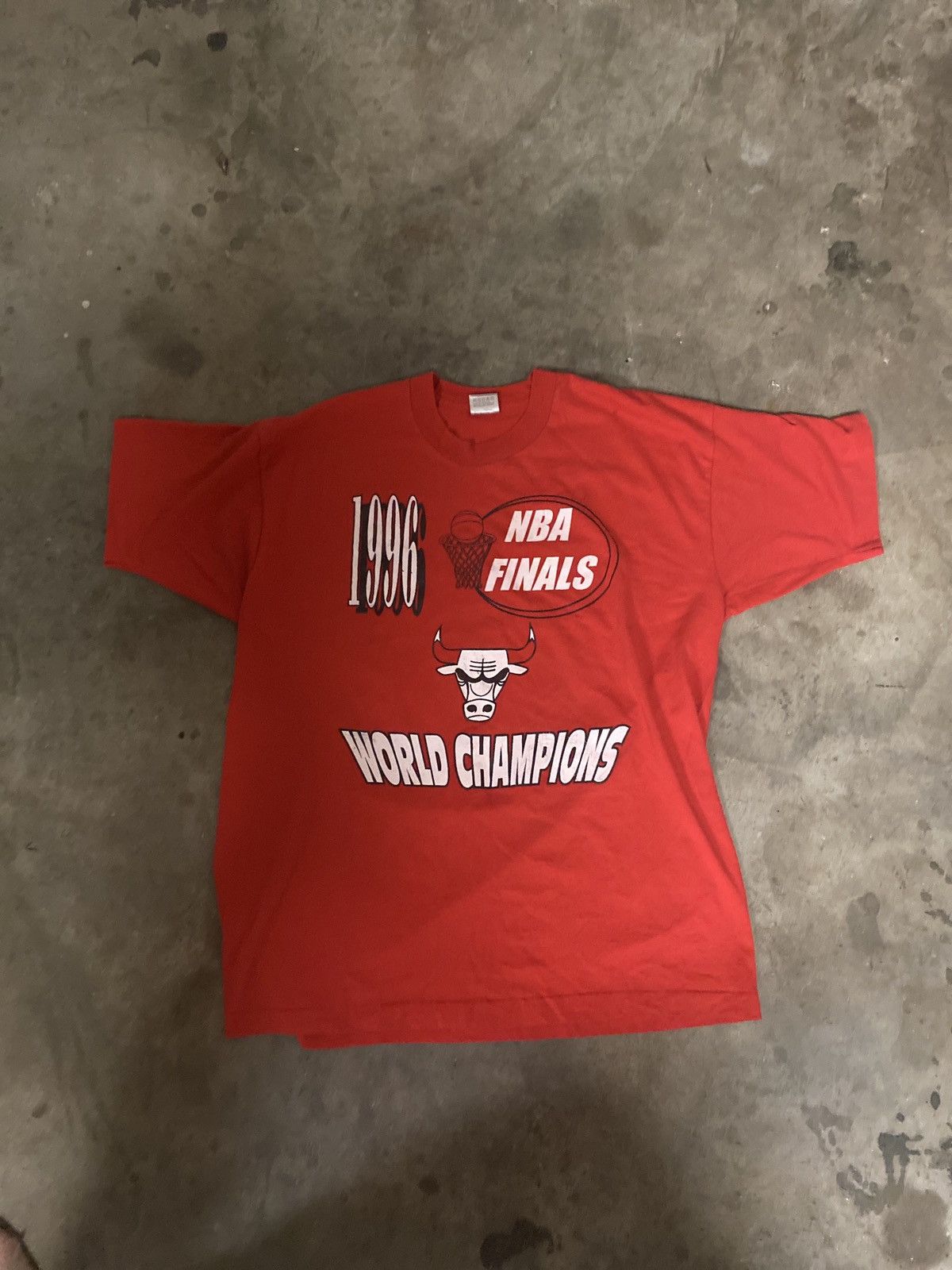 NBA × Vintage vtg 1996 Chicago bulls tee Size US L / EU 52-54 / 3 - 1 Thumbnail