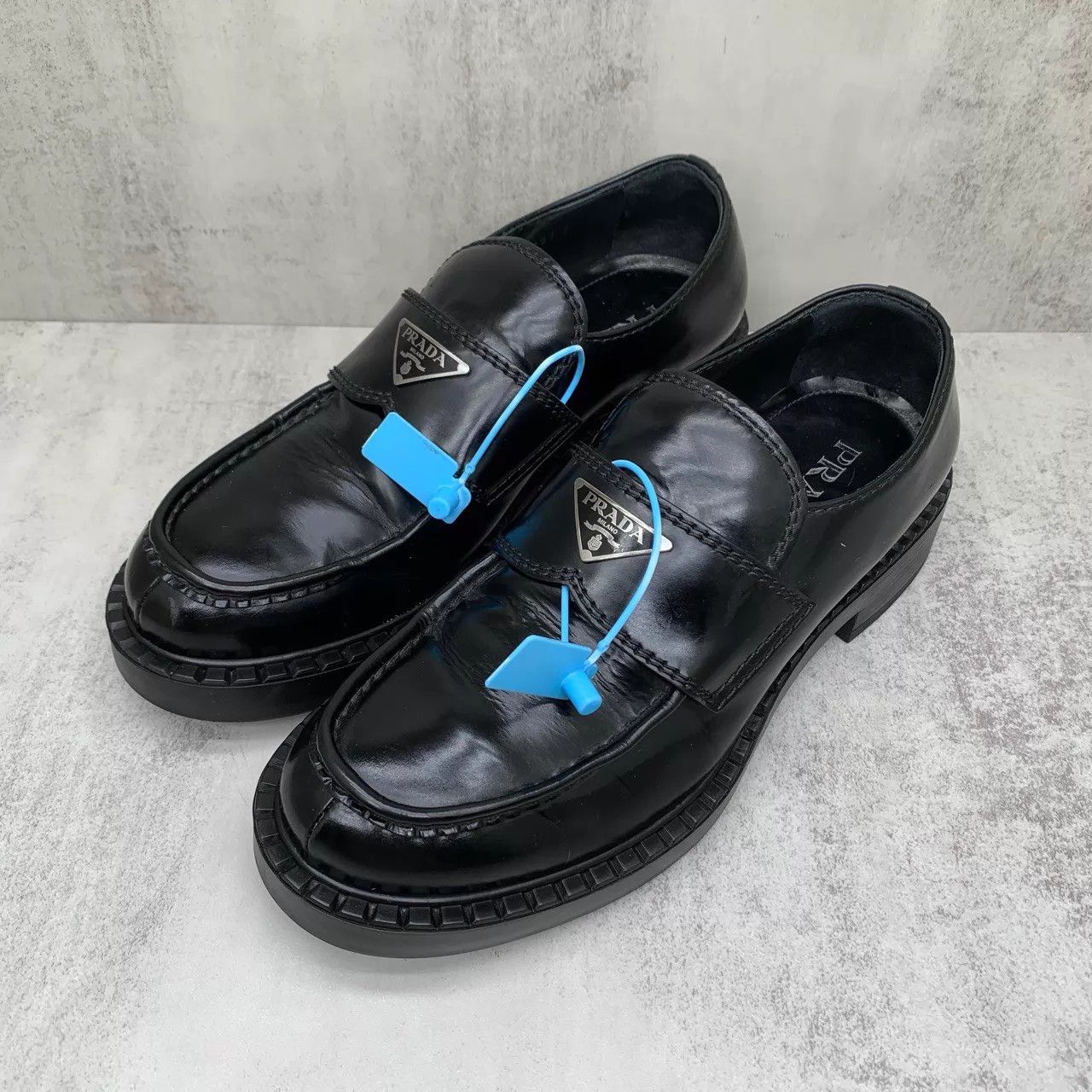 Prada Prada Black Tri Logo Loafer 41 98new JZ1412 Size US 8 / EU 41 - 1 Thumbnail