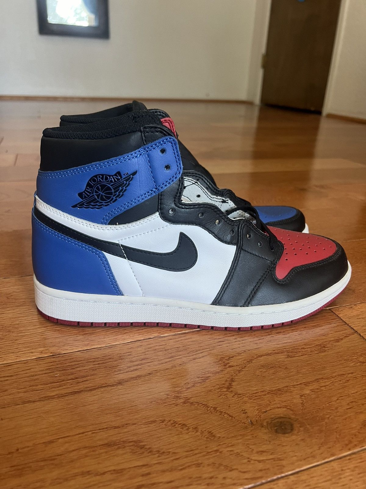 Jordan Brand 2016 Air Jordan 1 Retro High OG 'Top 3' Size US 9.5 / EU 42-43 - 1 Thumbnail