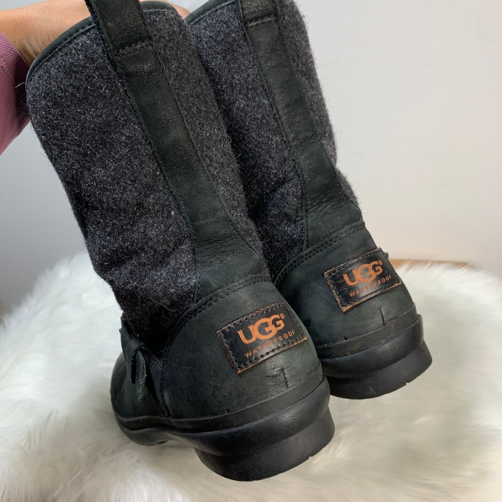 Ugg Ugg Women's Robbie Side Zip Leather & Wool Boots Size 6 Size US 6 / IT 36 - 7 Thumbnail