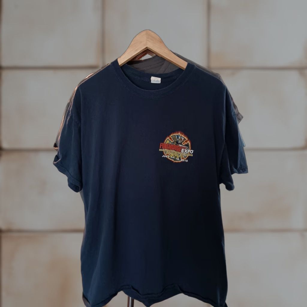 Gildan VINTAGE Official Fire Department T-shirt Men's XL Blue Firehouse Expo Baltimore Gildan Back Graphic Fire Engine 2015 Size US XL / EU 56 / 4 - 1 Thumbnail