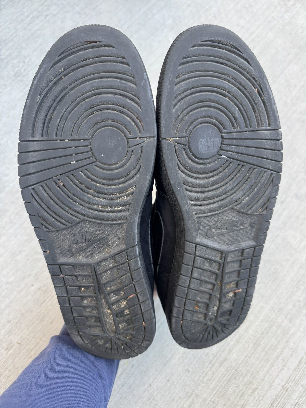 Jordan Brand JORDAN 1 MID TRIPLE BLACK 2018 SIZE 12 Size US 12 / EU 45 - 5 Thumbnail