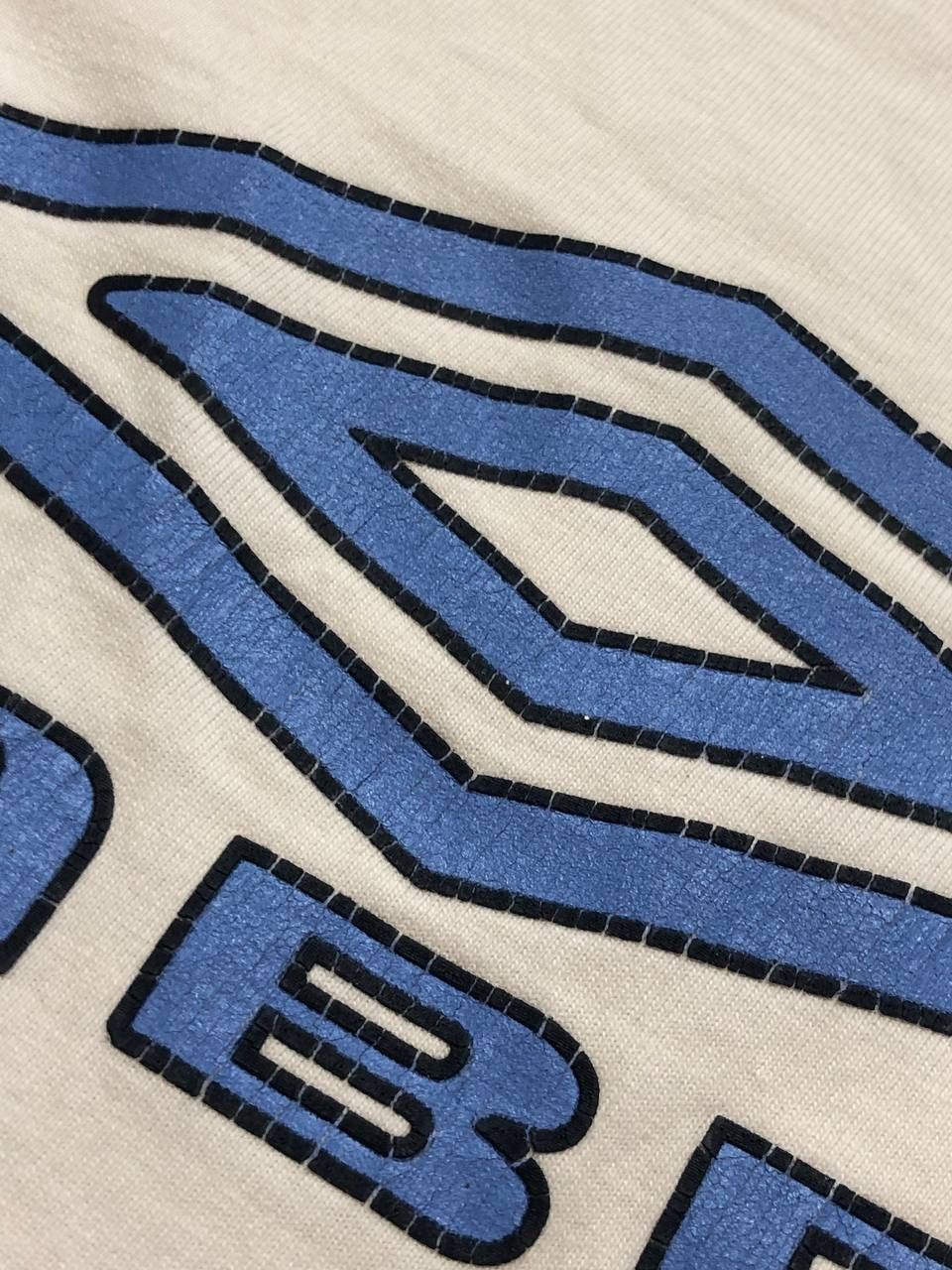 Umbro Y2K T-shirt Umbro big logo center Vintage white size M Size US M / EU 48-50 / 2 - 9 Thumbnail