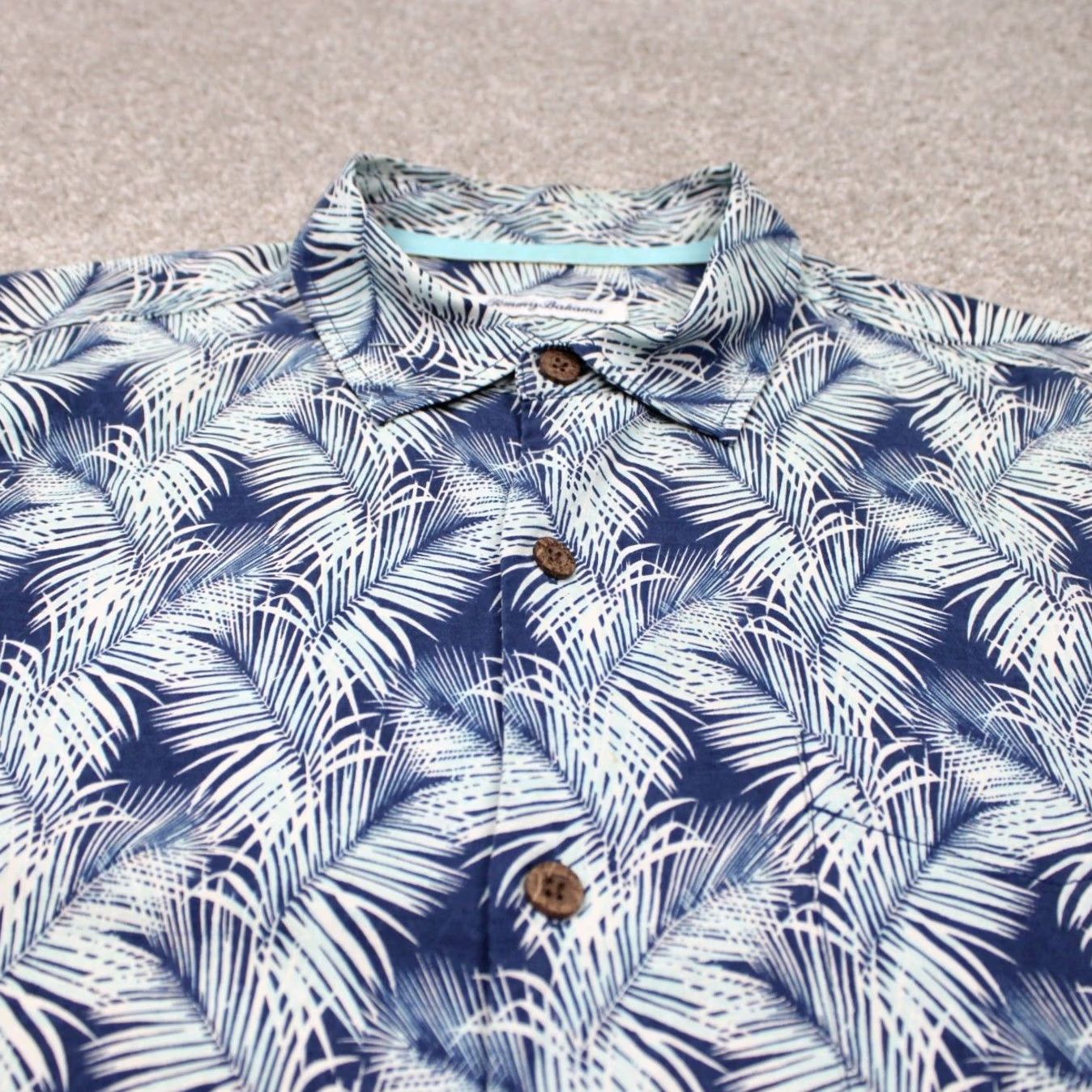 Tommy Bahama Tommy Bahama Hawaiian Shirt Mens Large Blue Floral 100% Silk Short Sleeve Button-Up Shirt Regular Fit Women/Womens? Size US L / EU 52-54 / 3 - 4 Thumbnail