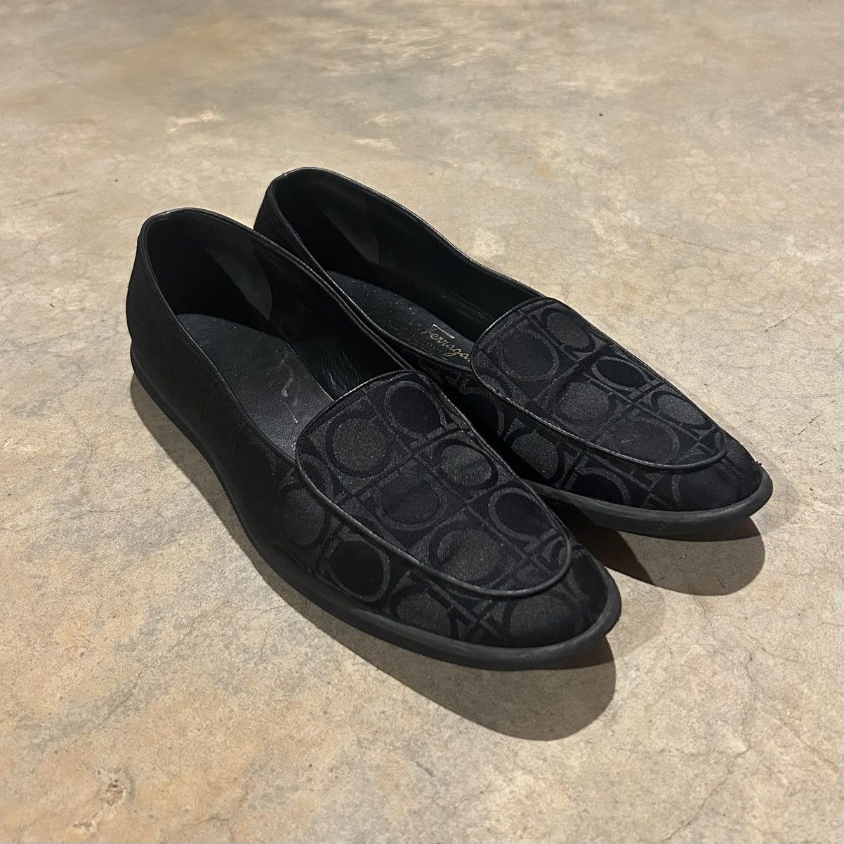 Designer × Salvatore Ferragamo × Vintage Vintage 1990s Salvatore Ferragamo Gancini Logo Loafers US 9 Size US 9 / EU 42 - 10 Thumbnail