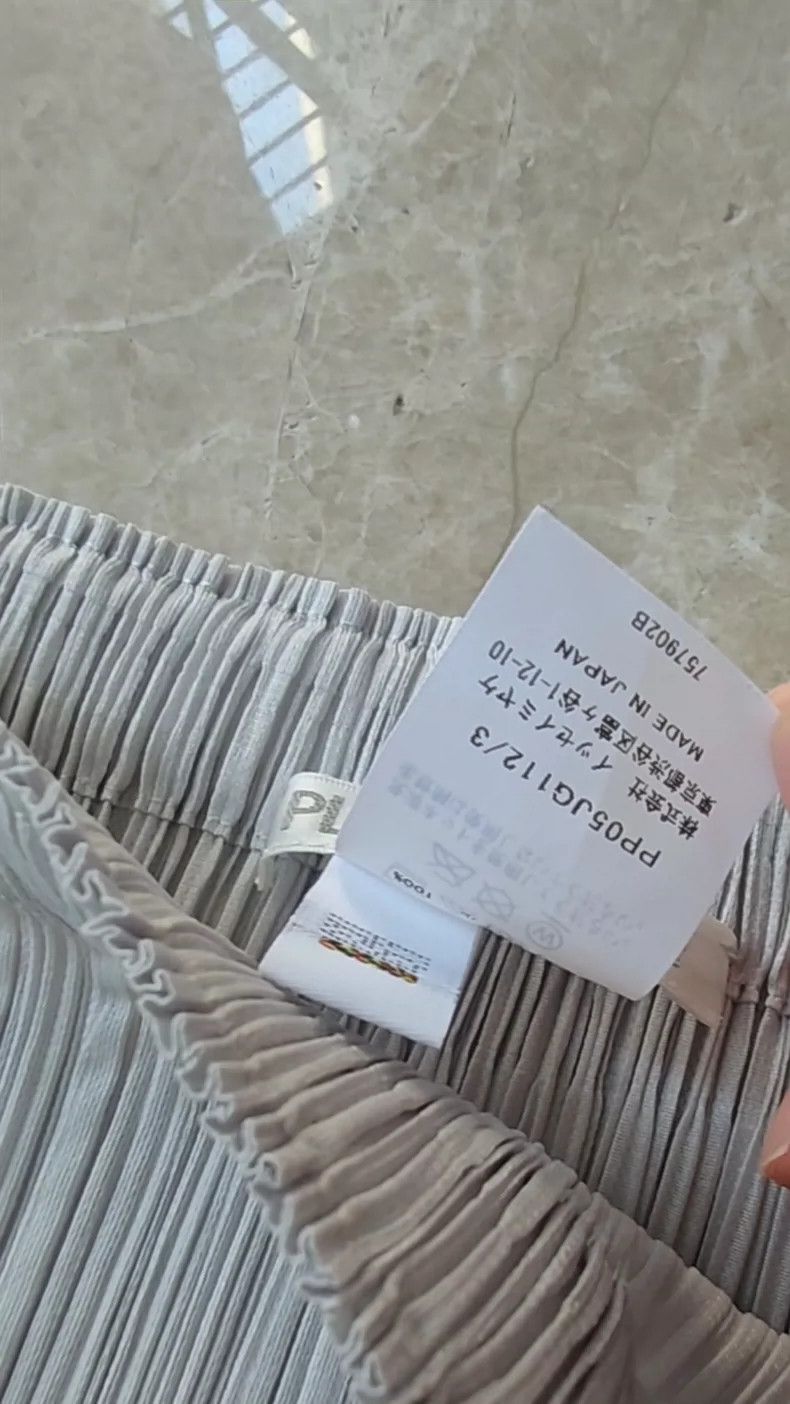 Issey Miyake Issey Miyake size:3 Light grey pleated skirt Size 31" - 3 Thumbnail
