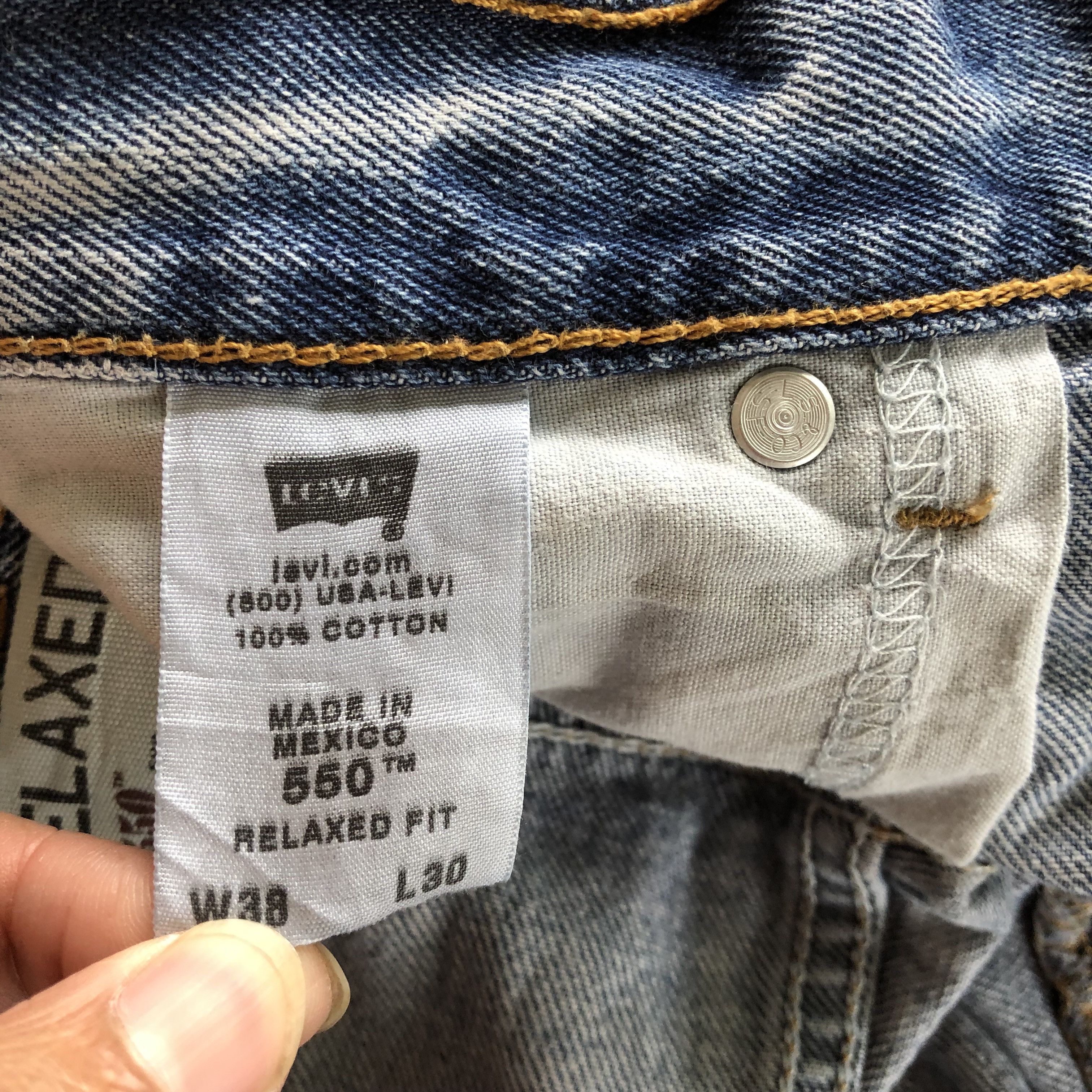 Levi's Vintage Levis 550 Baggy Jeans Levi's Faded Wash Denim Size US 36 / EU 52 - 9 Thumbnail