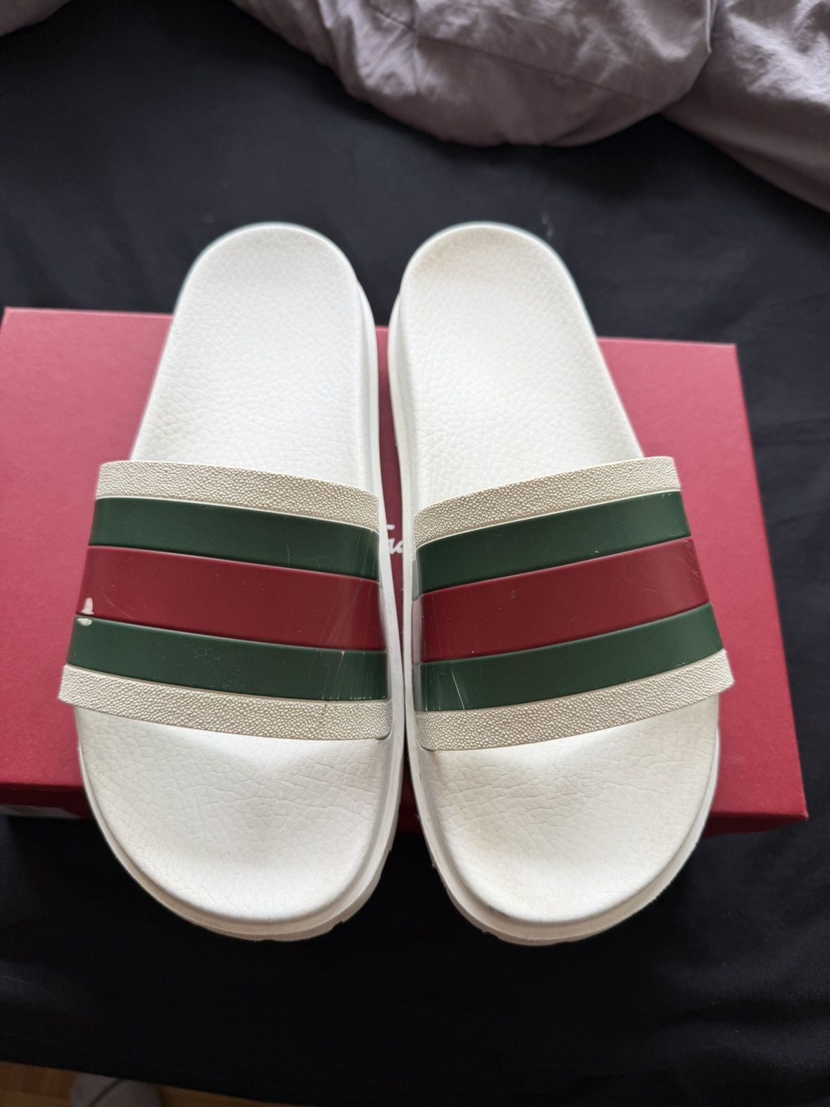 Gucci Gucci Poolslides Size US 9.5 / EU 42-43 - 1 Thumbnail