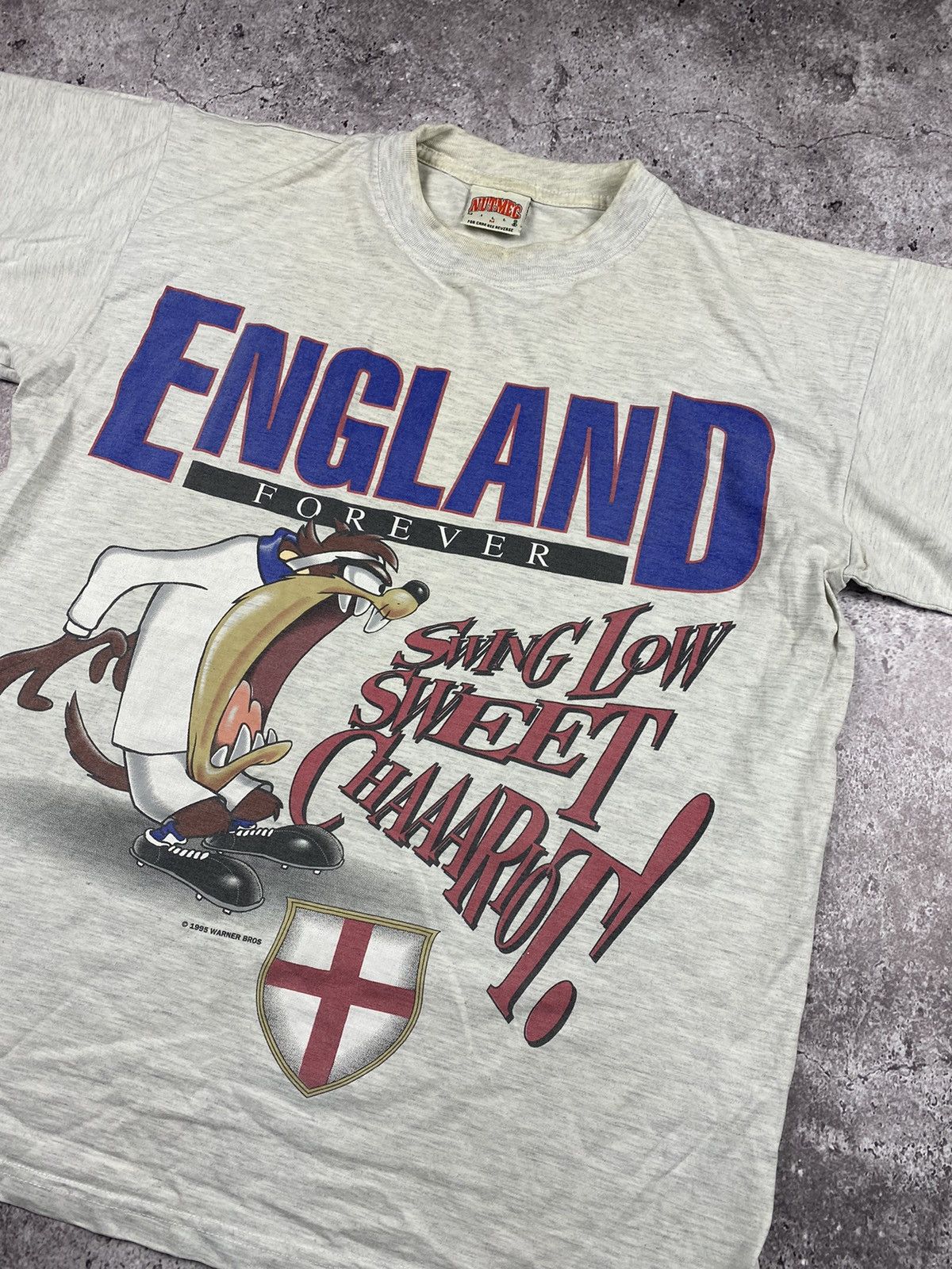 Nutmeg × Vintage × Warner Bros Vintage 1995 nutmeg taz looney tunes England forever euro 90 Size US M / EU 48-50 / 2 - 3 Thumbnail