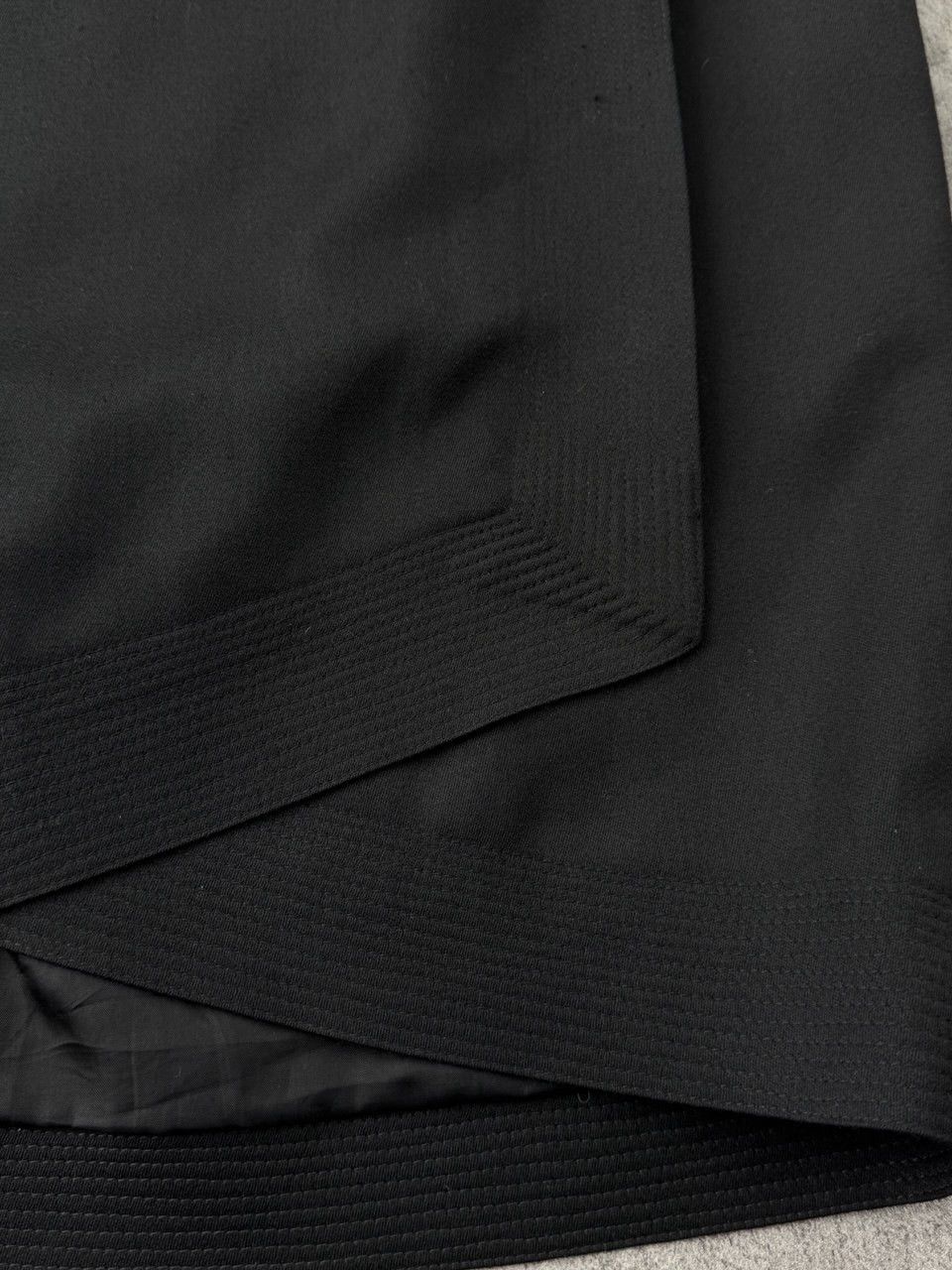 Versace 1980s Gianni Versace Wool Wrap Pencil Skirt Vintage Rare Size 26" / US 2 / IT 38 - 7 Thumbnail