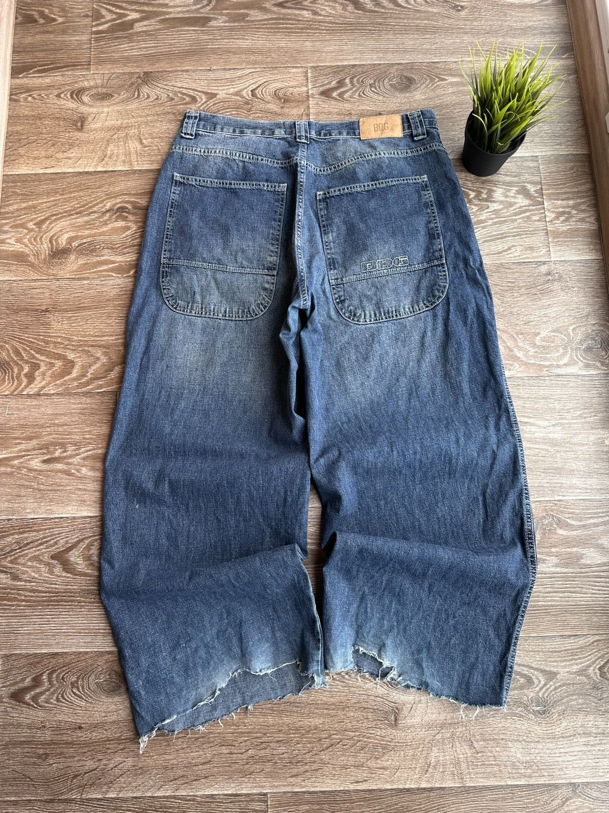 Bdg 🔥 BDG Rare Distressed Wide Baggy Denim Jeans Pants Y2K Blue Size US 34 / EU 50 - 1 Thumbnail