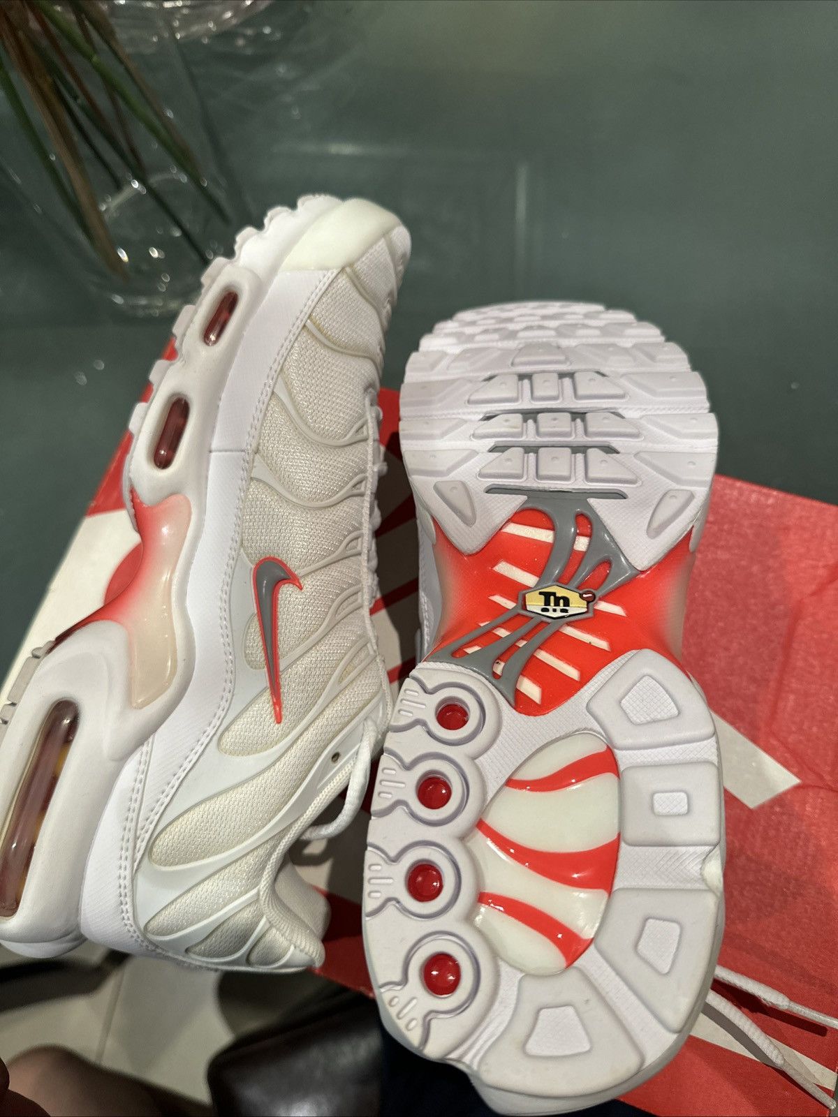 Nike Nike Air Max Plus TN WHITE GREY CRIMSON US 9 Size US 9 / EU 42 - 2 Thumbnail