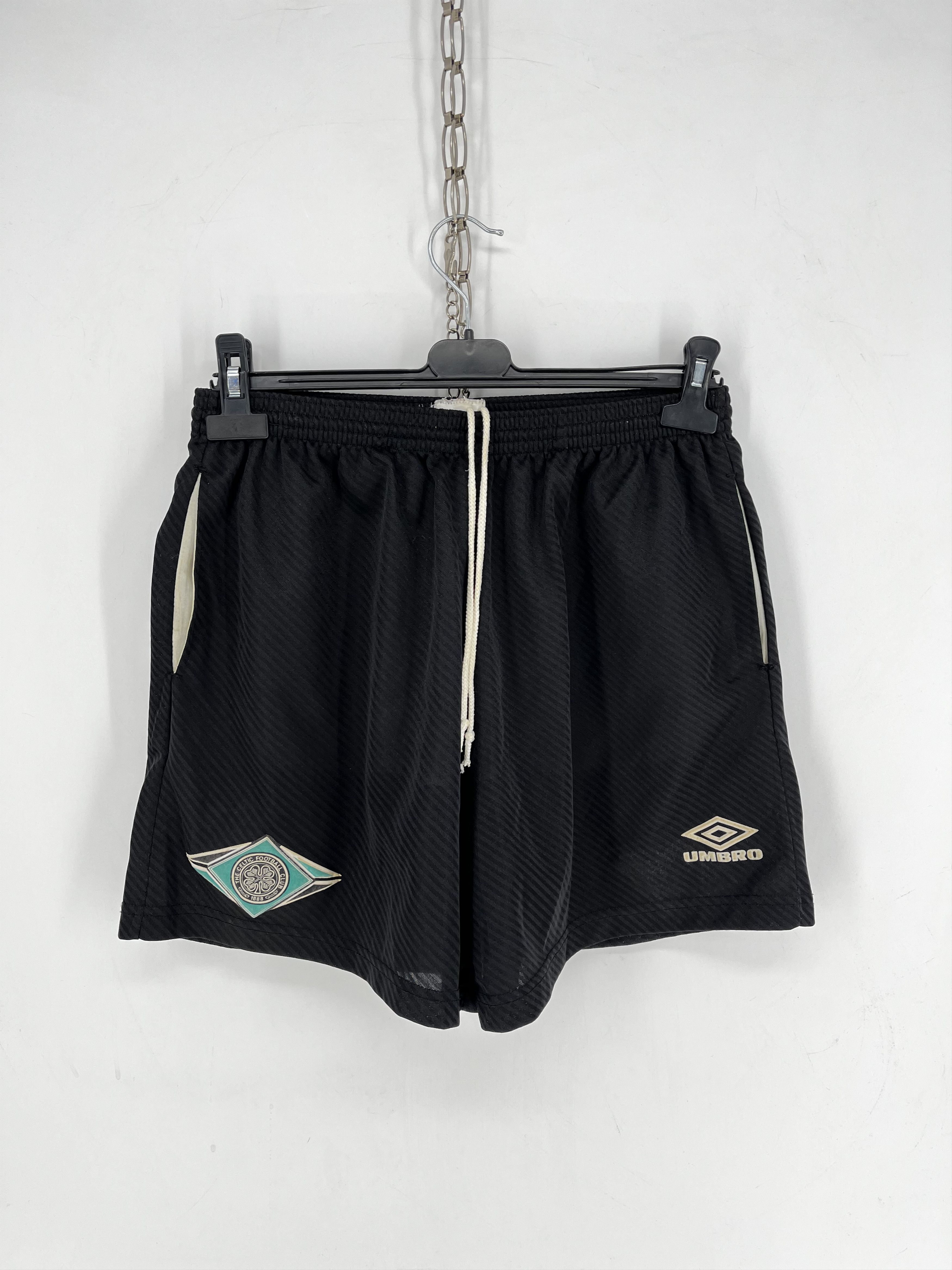 Umbro CELTIC 90s TRAINING FOOTBALL SOCCER SHORTS UMBRO Size US 34 / EU 50 - 1 Thumbnail