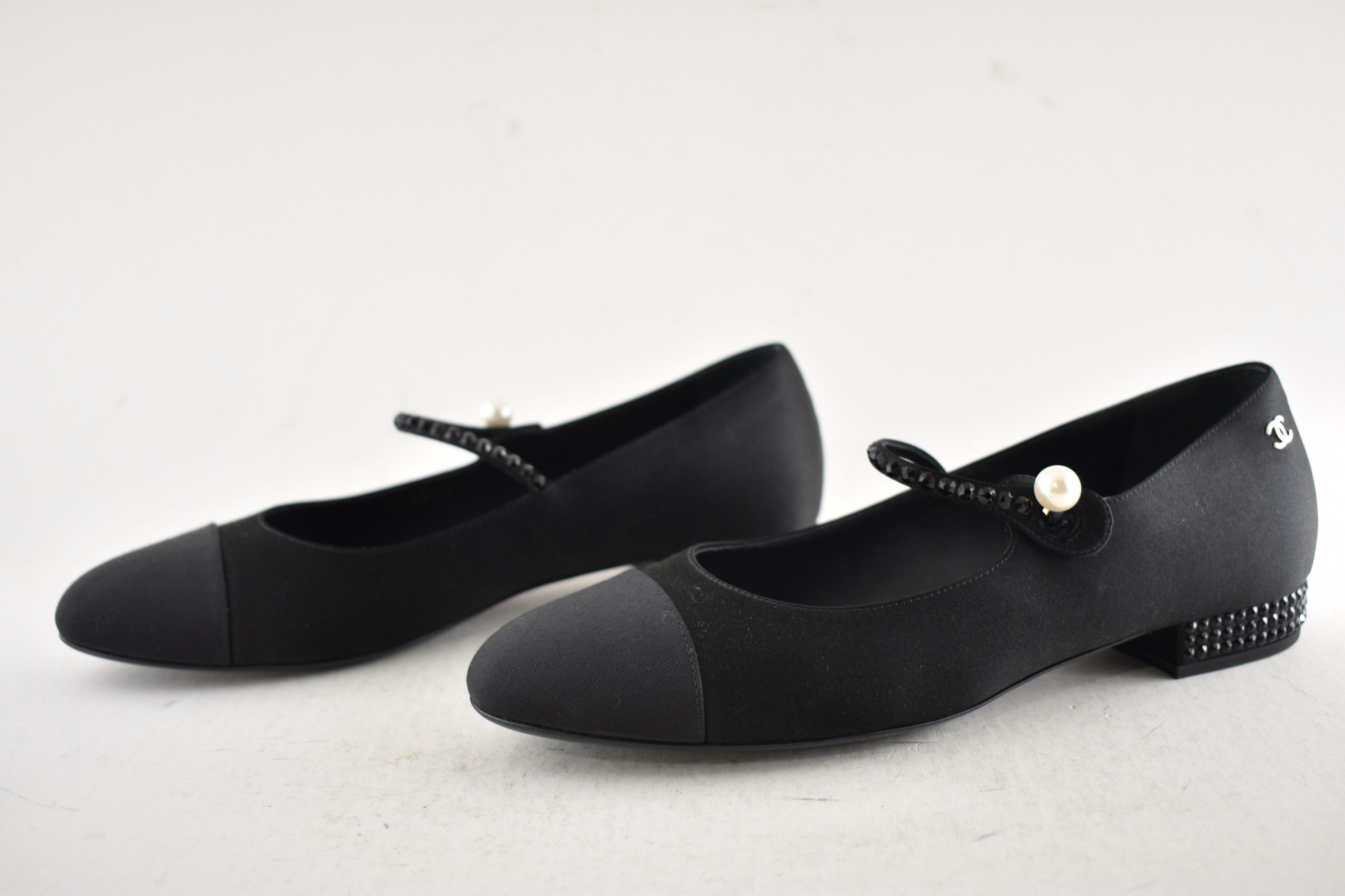 Chanel Chanel 24B Crystal CC Logo Mary Jane Strap Ballet Flat 37 Size US 7 / IT 37 - 18 Thumbnail
