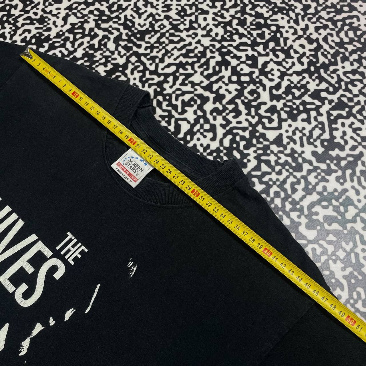 Band Tees Vintage 90s The Hives Band Rock Sweden Faded T-shirt Size US S / EU 44-46 / 1 - 10 Thumbnail