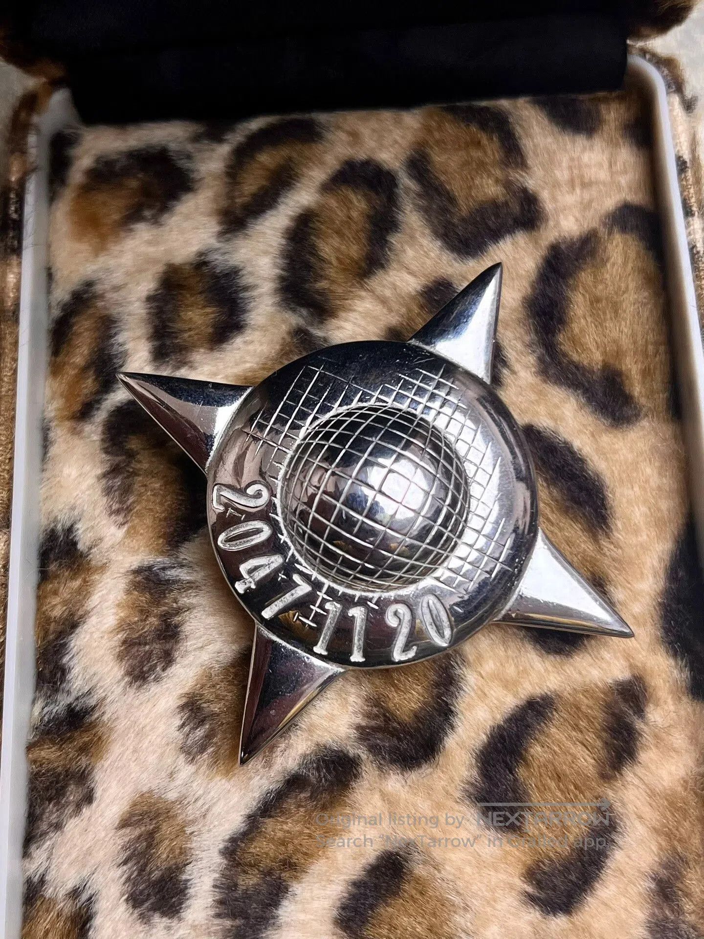 Japanese Brand stylish cross pin brooch accessory. Size ONE SIZE - 3 Thumbnail