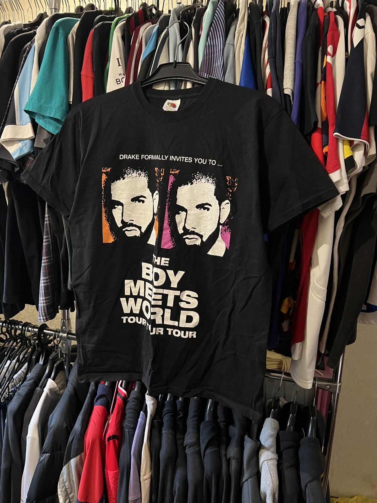 Band Tees VINTAGE DRAKE THE BOY MEWETS WORLD TOUR T SHIRT RAP HIP HOP Size US M / EU 48-50 / 2 - 1 Thumbnail