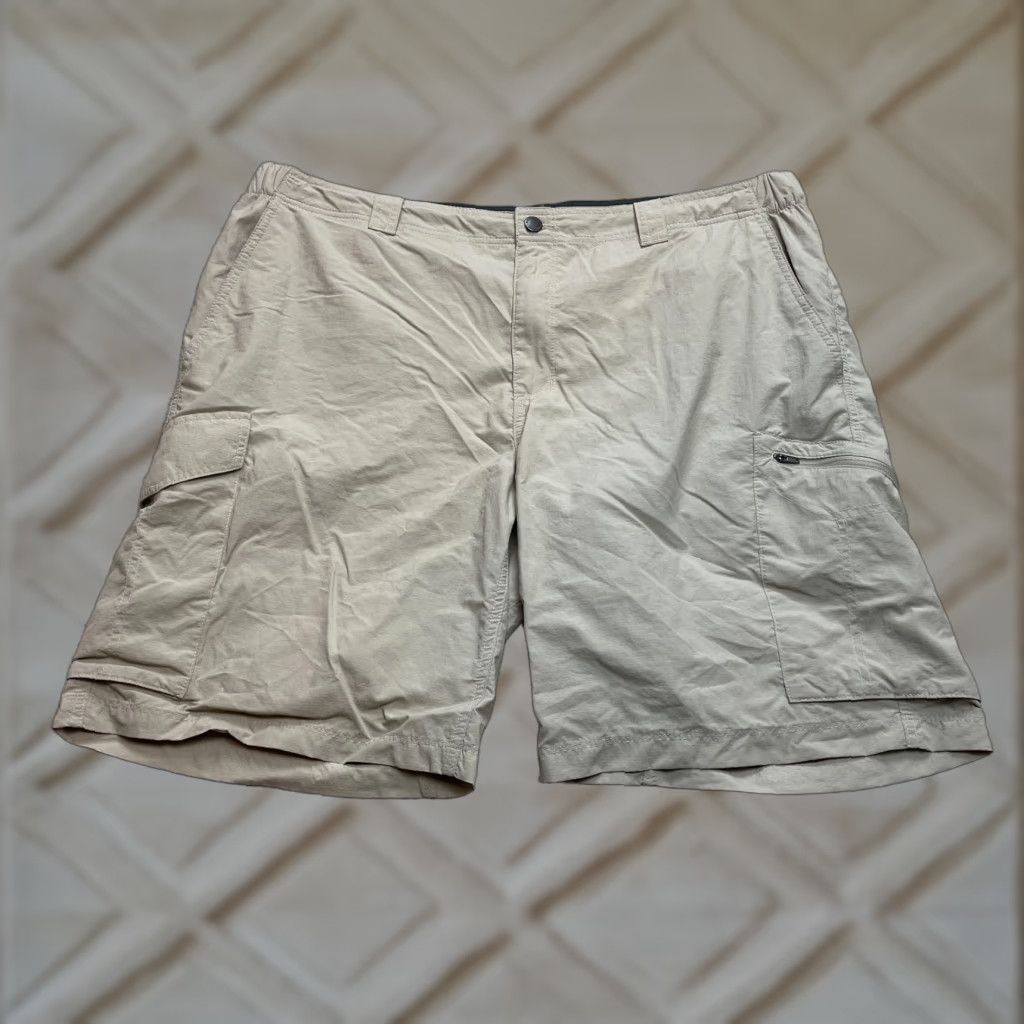 Vintage Columbia Cargo Shorts Mens 42 Solid Green 10" Inseam Cargo Pocket Outdoor Athletic Casual Pants Size US 42 / EU 58 - 1 Thumbnail