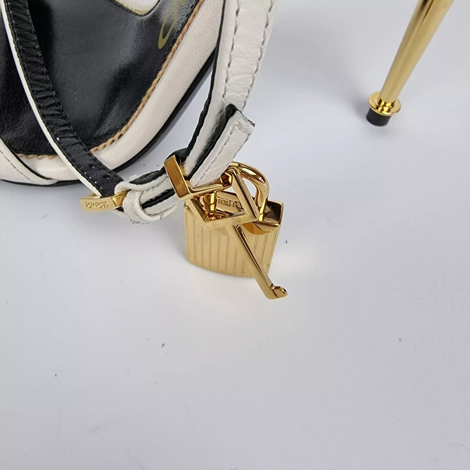 Tom Ford TOM FORD Padlock White Pointy 105mm Leather Sandals Size US 8 / IT 38 - 4 Thumbnail