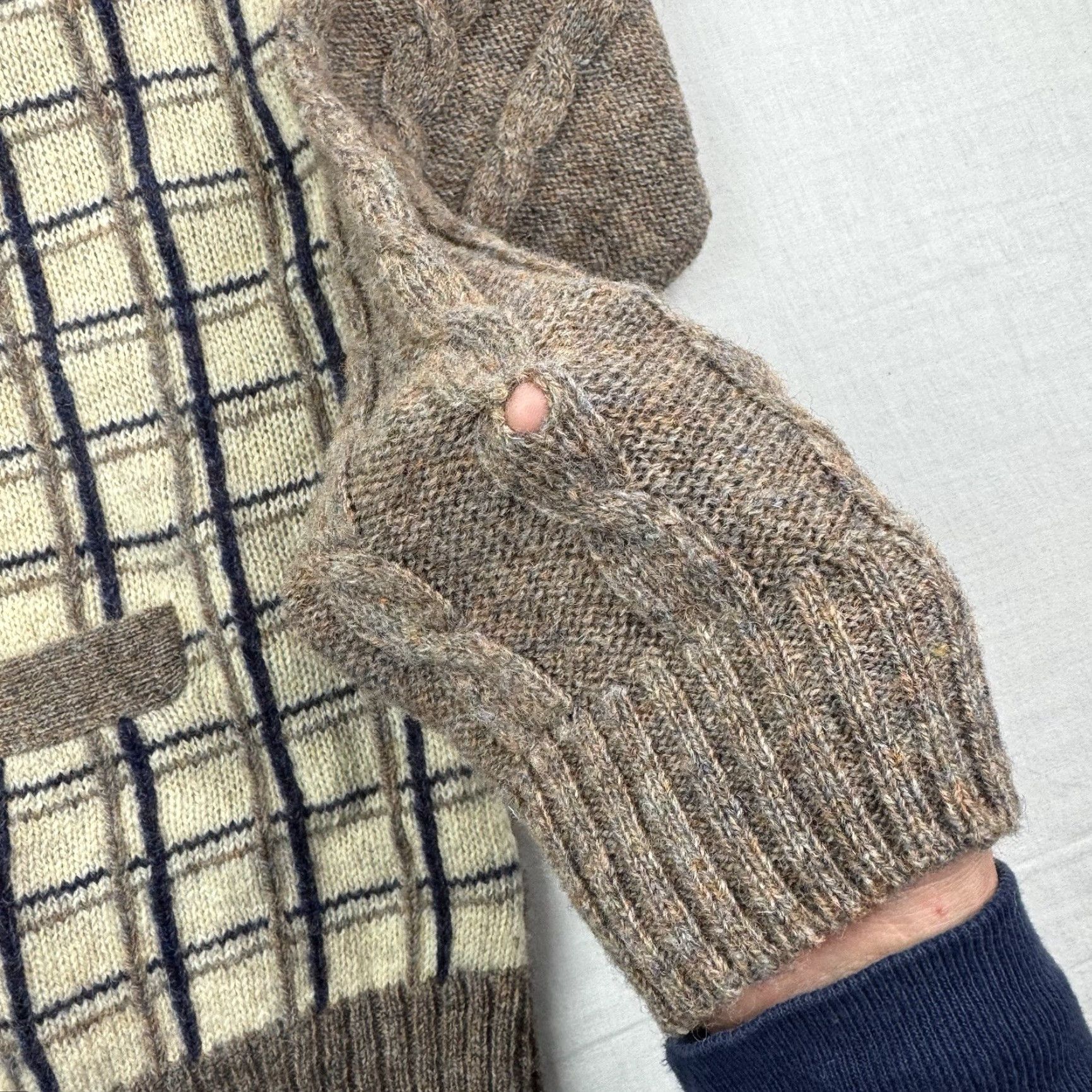 Vintage VINTAGE Alan Flusser Cardigan Sweater Mens Large Brown Plaid Wool 80s 90s Size US L / EU 52-54 / 3 - 4 Thumbnail