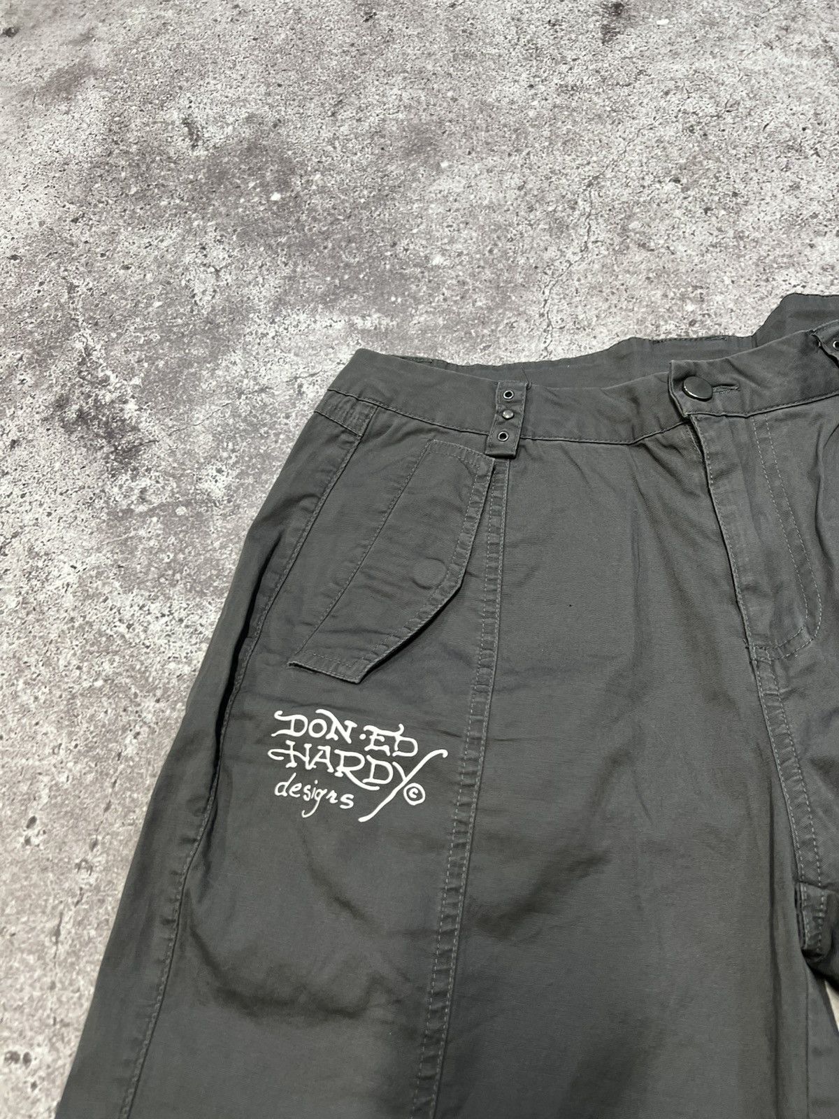 Ed Hardy Ed Hardy cargo pants big logo multi pocket casual HYPE Y2K Size US 30 / EU 46 - 8 Thumbnail