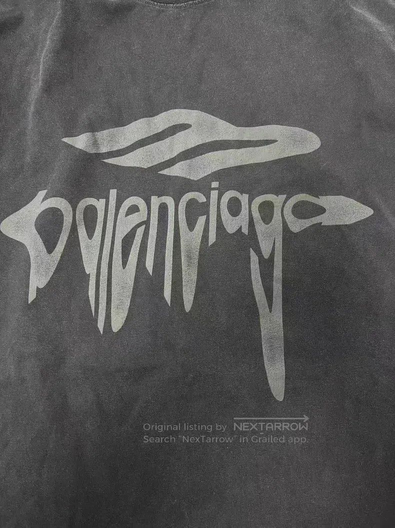 Balenciaga Balenciaga Oversized round neck short sleeve T-shirt Size US L / EU 52-54 / 3 - 3 Thumbnail