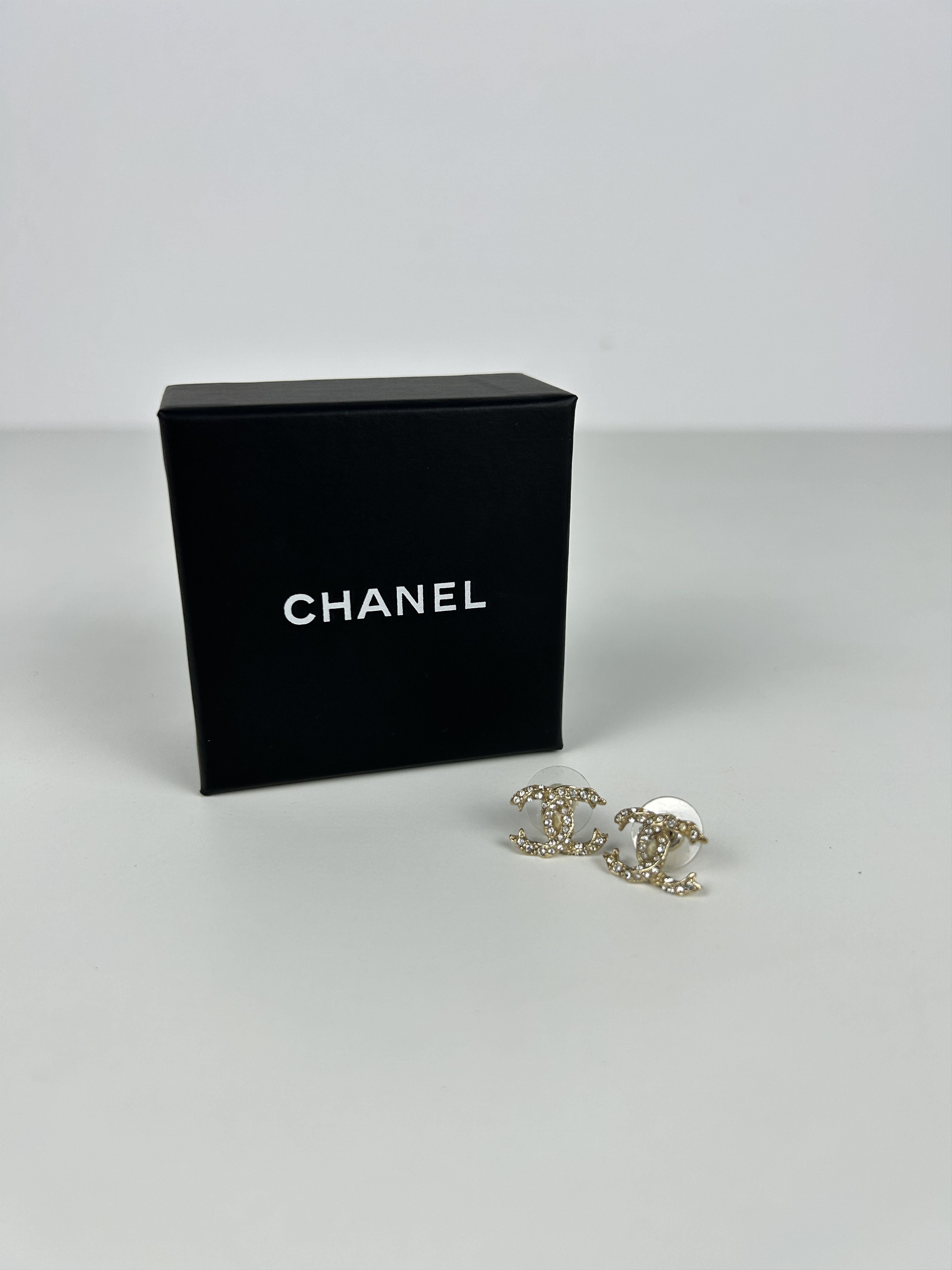 Chanel Chanel 2018 cruise cc logo rhinestone embellished earrings Size ONE SIZE - 4 Thumbnail