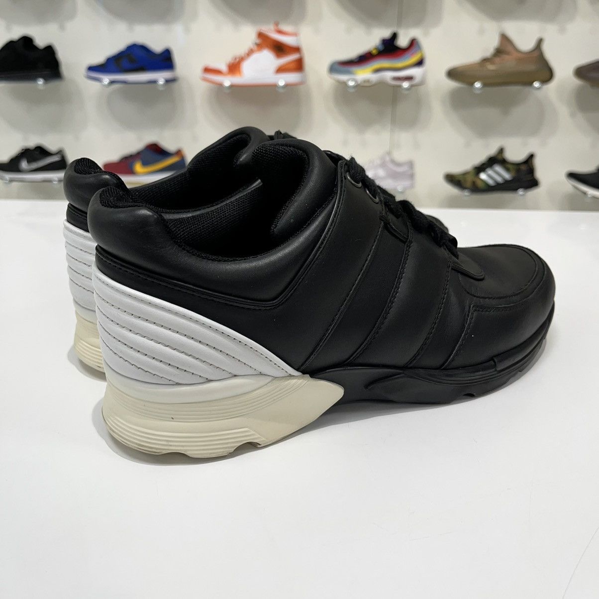 Chanel Chanel Sneakers Black/White (W) Size US 7 / IT 37 - 5 Thumbnail