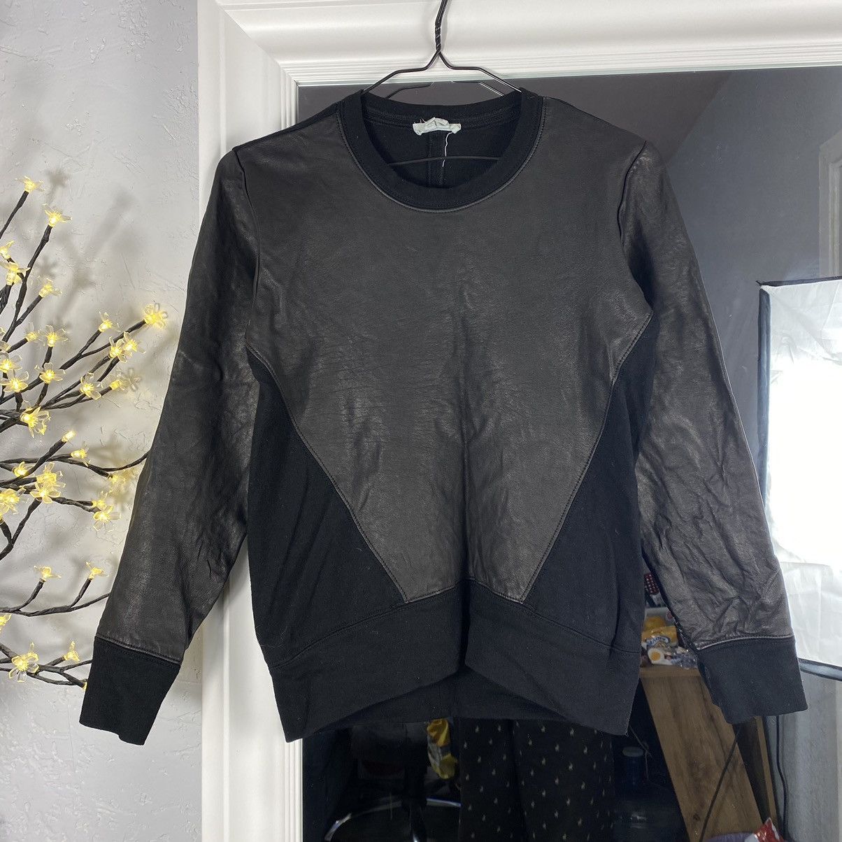 Helmut Lang HELMUT LANG LEATHER AND WOOL SWEATSHIRT Size US S / EU 44-46 / 1 - 1 Thumbnail