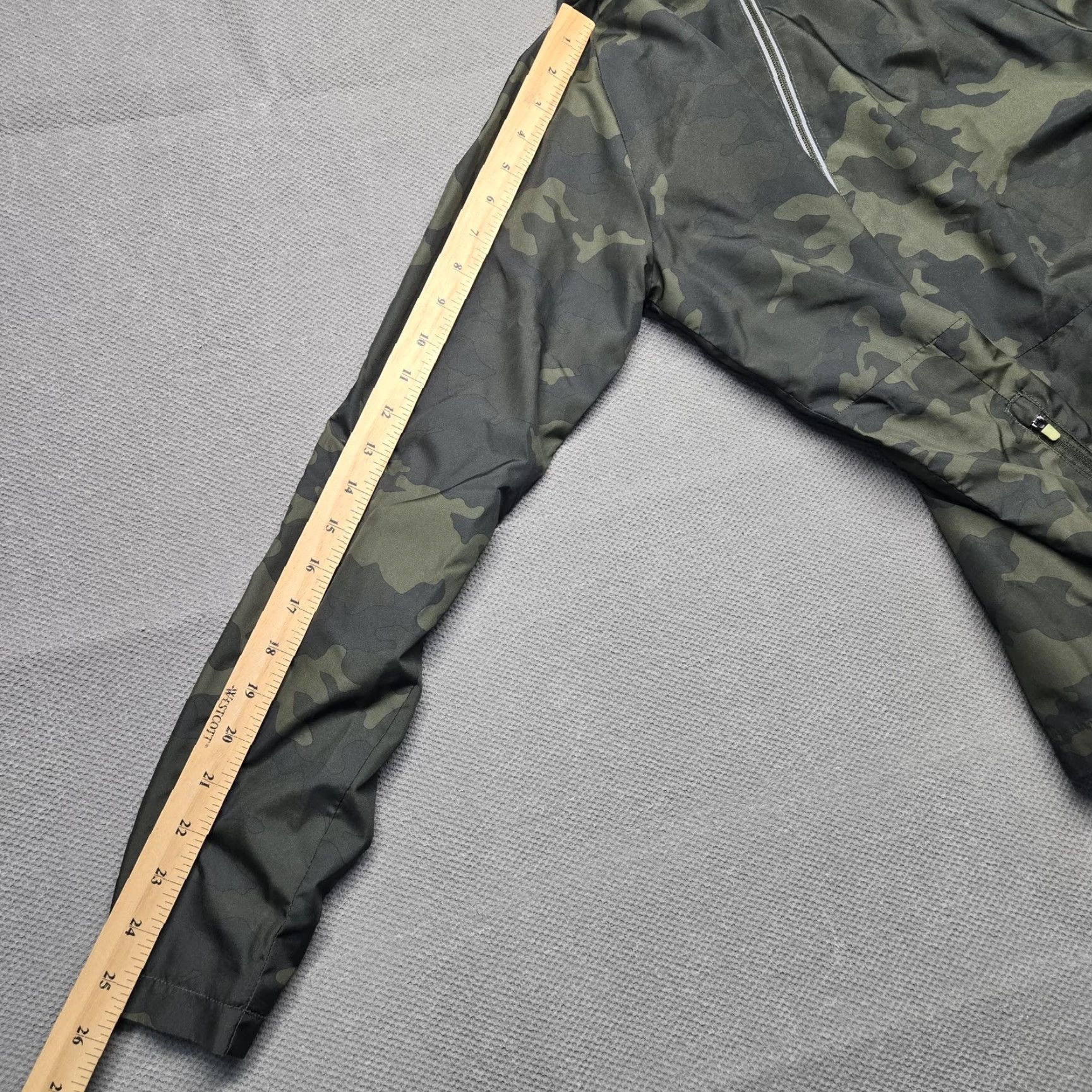 Vintage All In Motion Jacket Mens Large Camo Hooded Windbreaker Lightweight Full Zip Size US L / EU 52-54 / 3 - 6 Thumbnail