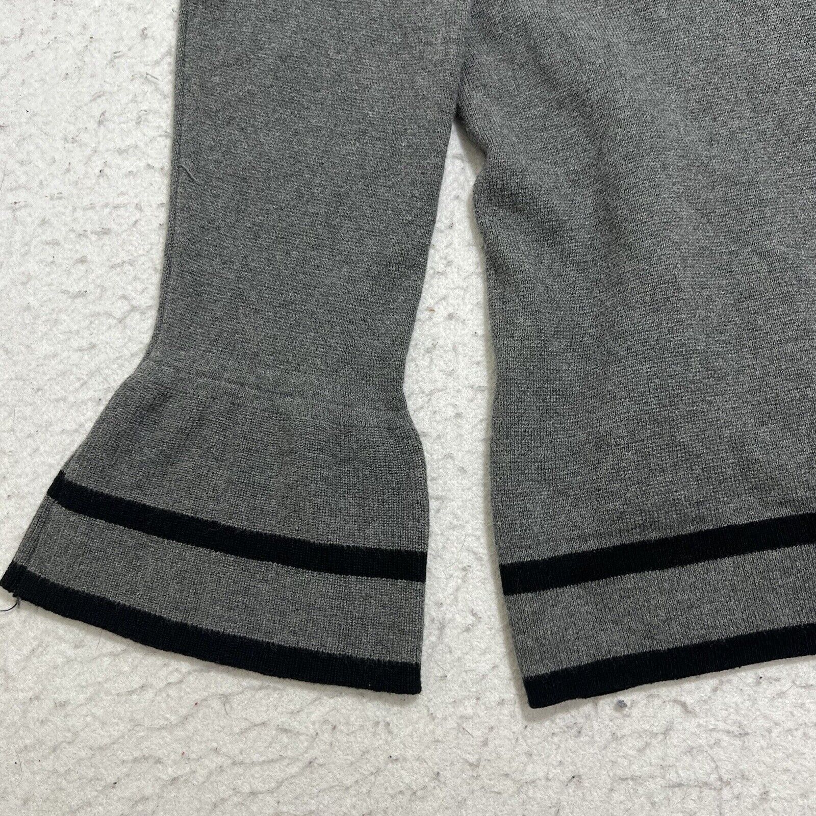 Izod IZOD Bell Sleeve Crewneck Pullover Sweater Gray Black Stripe Size XS / US 0-2 / IT 36-38 - 6 Thumbnail