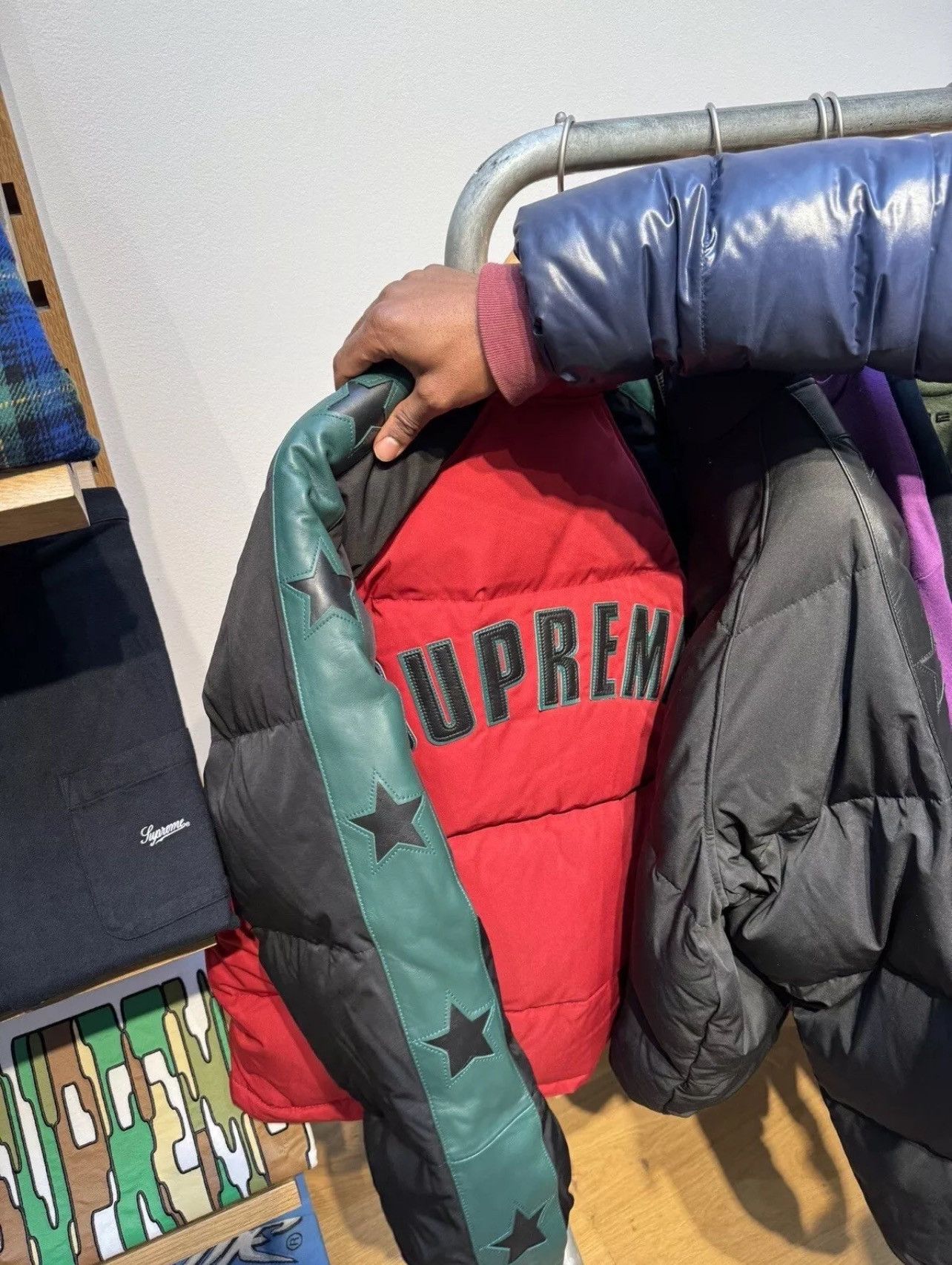 Supreme Supreme FW23 Star Sleeve Down Puffer Jacket Red Size Large Size US L / EU 52-54 / 3 - 7 Thumbnail