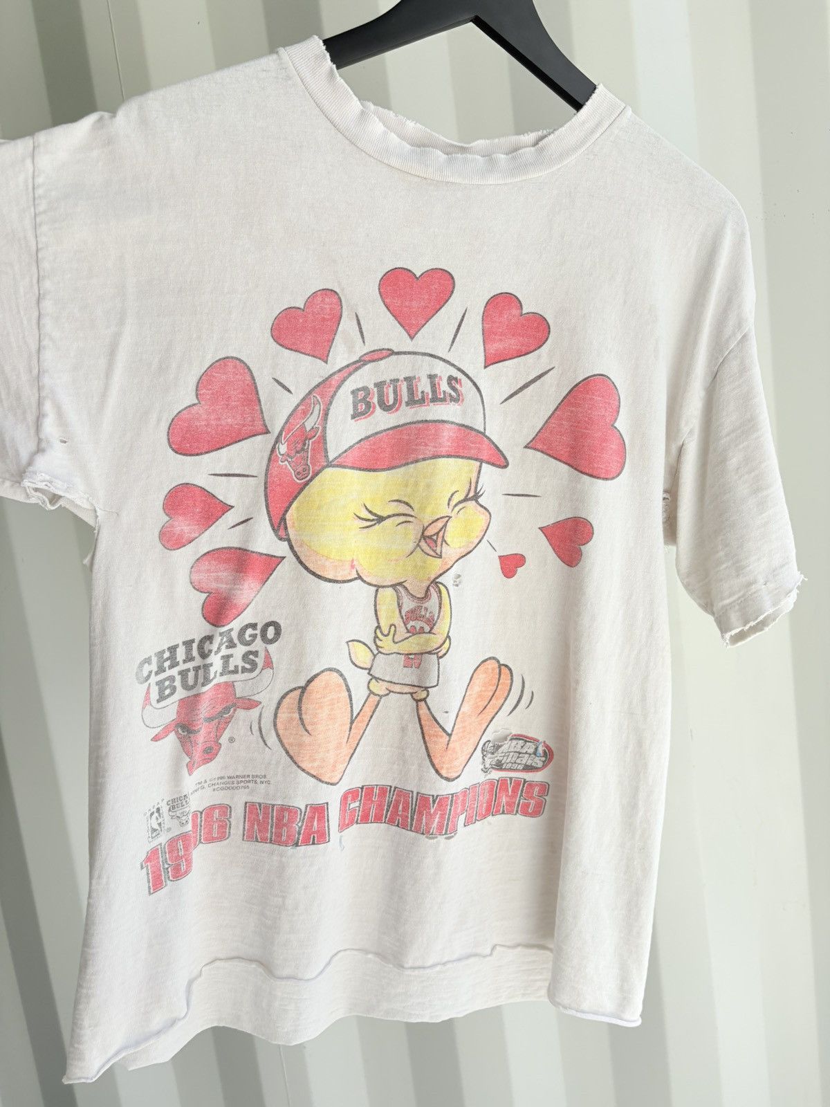 NBA Vintage Chicago Bulls Tweety Faded Shirt Distressed Grunge Size US XL / EU 56 / 4 - 4 Thumbnail