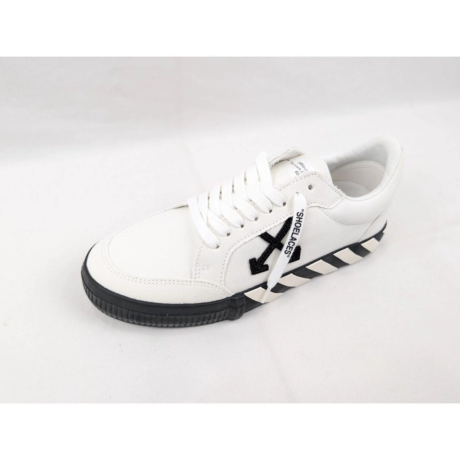 Off-White o1rshd1 Low-Top Sneakers Vulcanized Canvas in White/Black Size US 12 / EU 45 - 2 Thumbnail