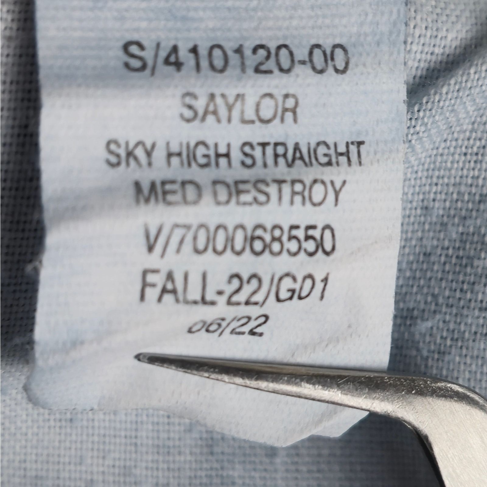 Old Navy Old Navy 4 Sky Hi Straight Button Fly Ripped Jeans 27x27 Size 27" / US 4 / IT 40 - 13 Thumbnail